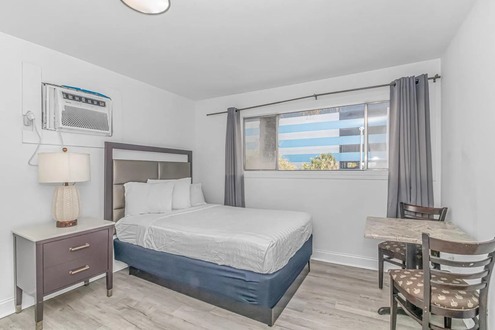 Bedroom, Bed in Sun Fun