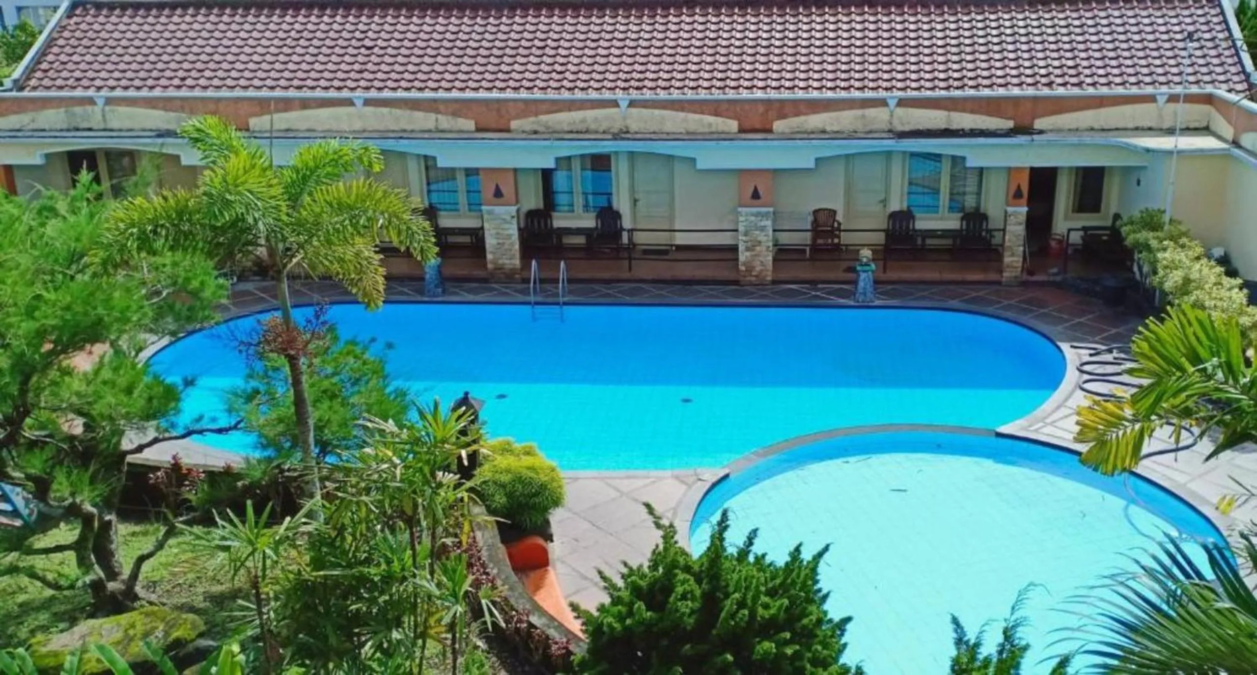 Swimming pool in Hotel Mutiara Baru