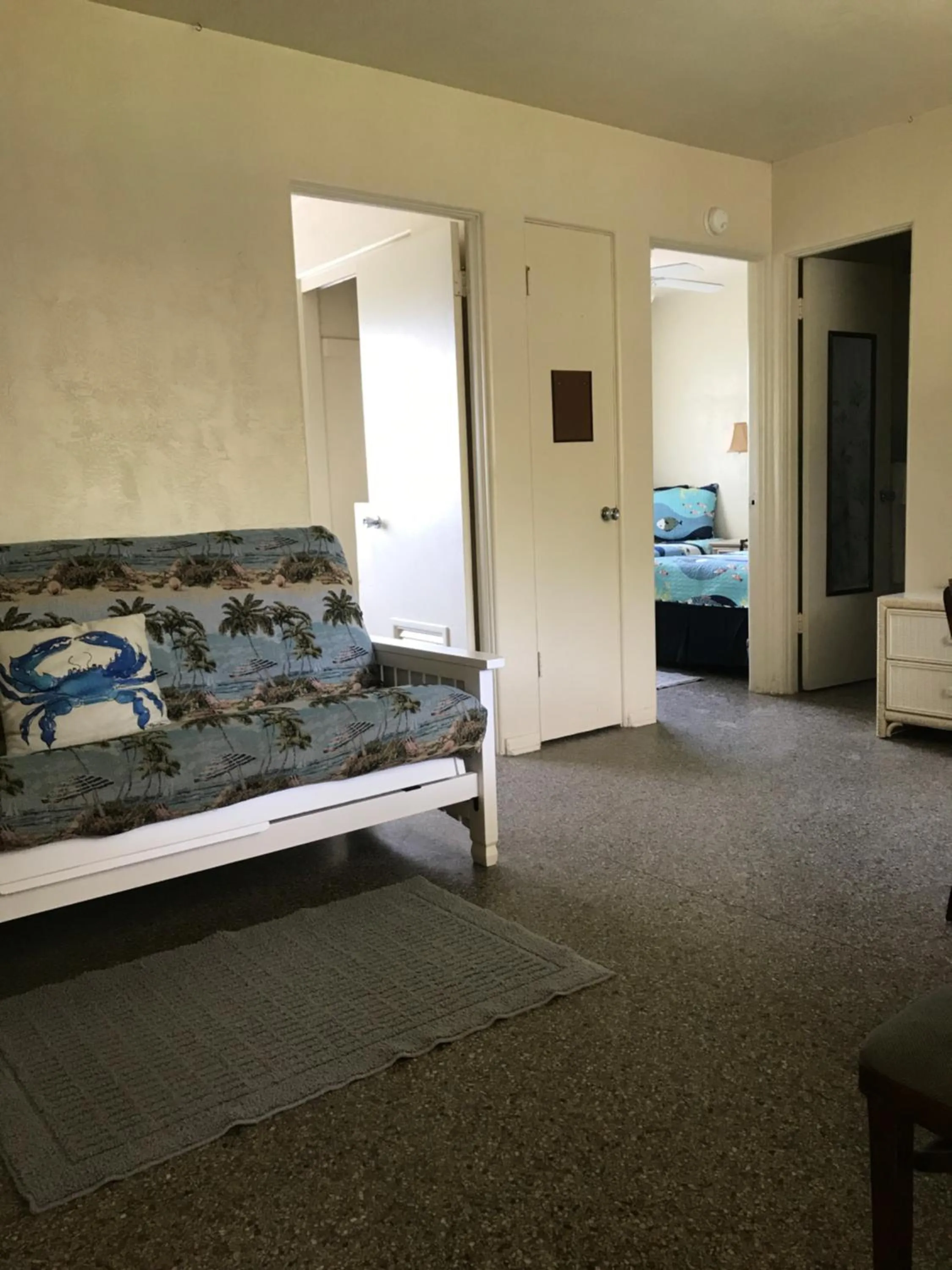 Living room, Bed in South Beach Inn - Cocoa Beach