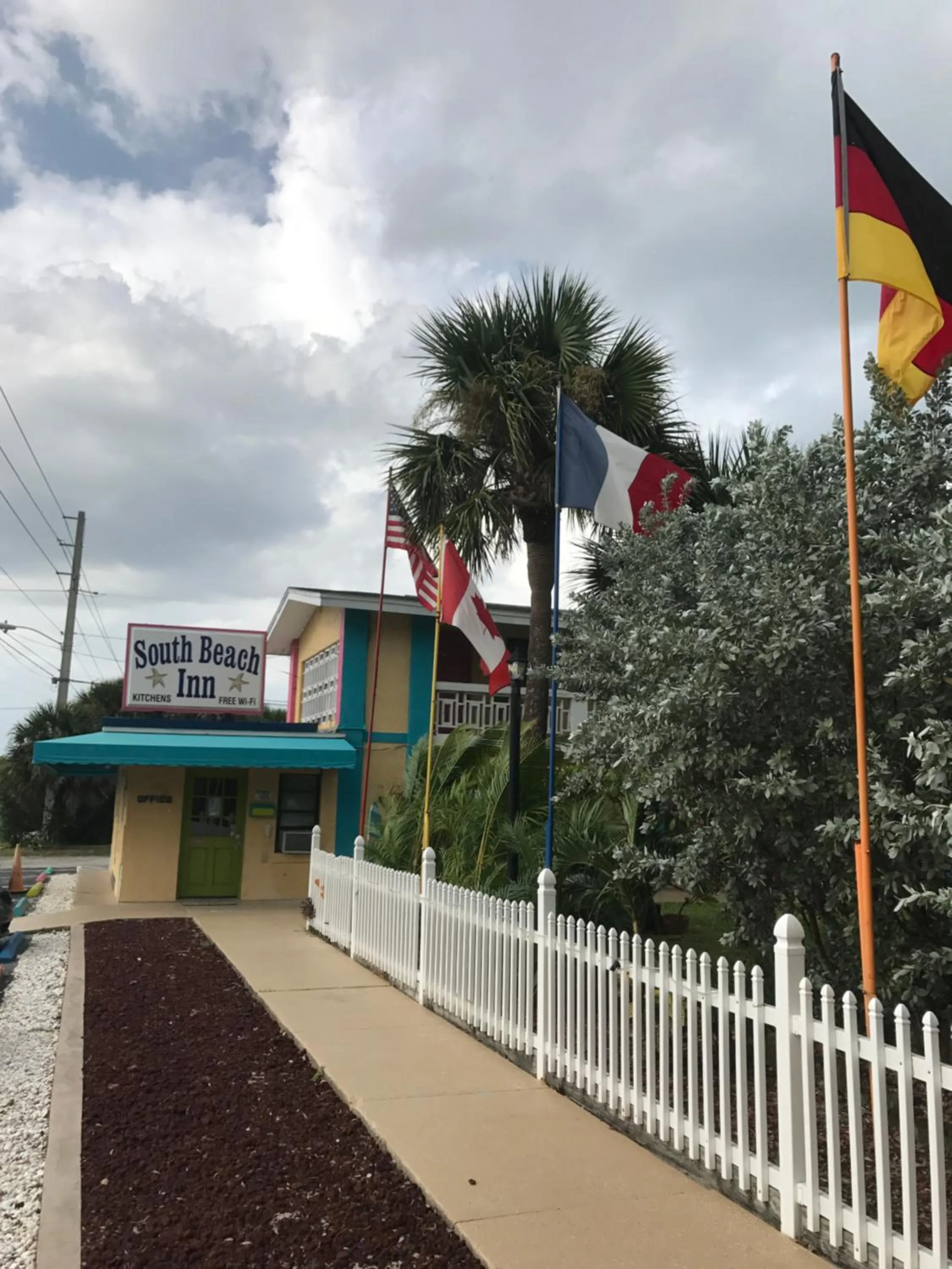 Facade/entrance in South Beach Inn - Cocoa Beach