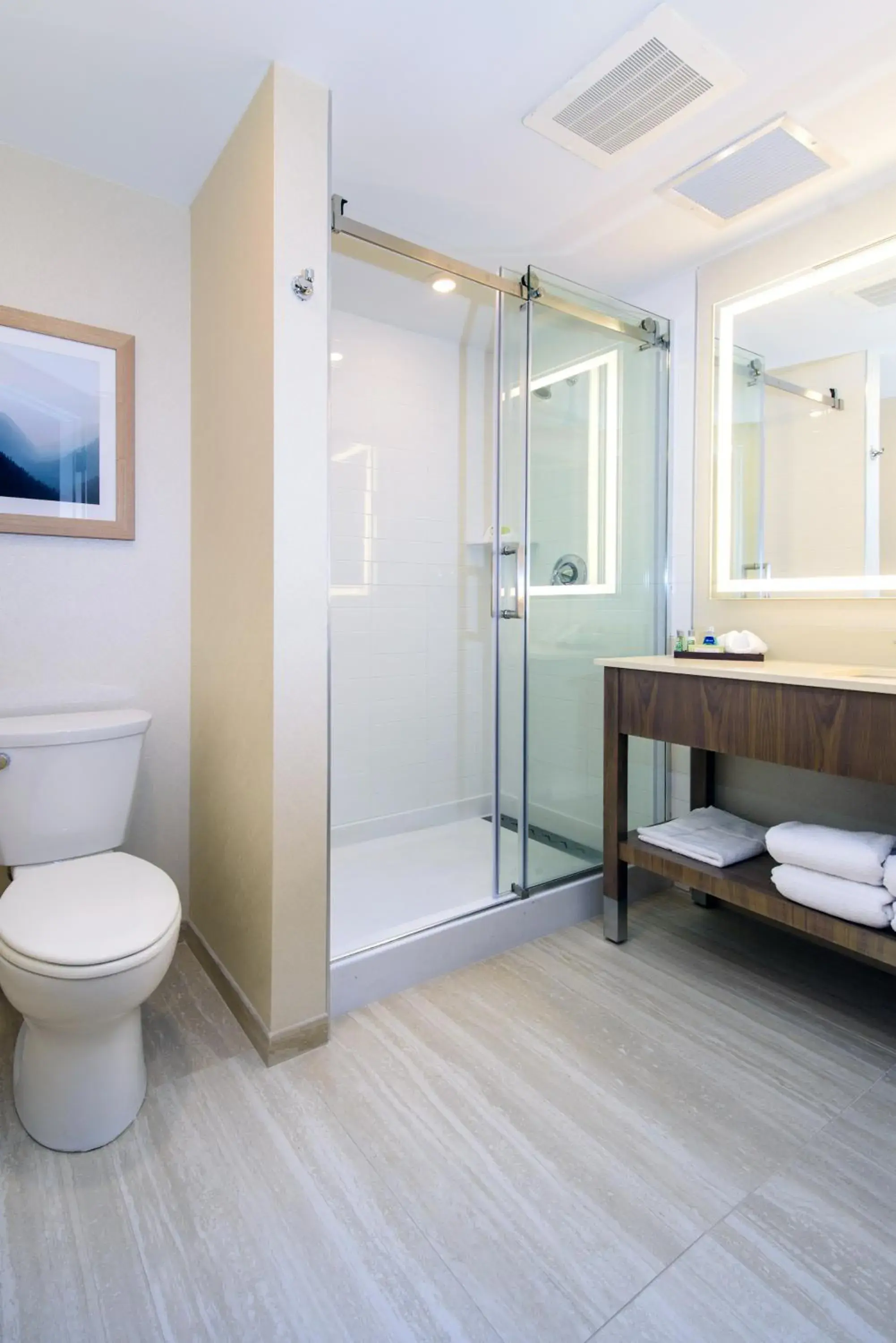 Deluxe Queen Room with Two Queen Beds – Smoking in Mohegan Pennsylvania Casino Resort - Adults Only Deluxe Queen Room with Two Queen Beds – Smoking in Mohegan Pennsylvania Casino Resort - Adults Only