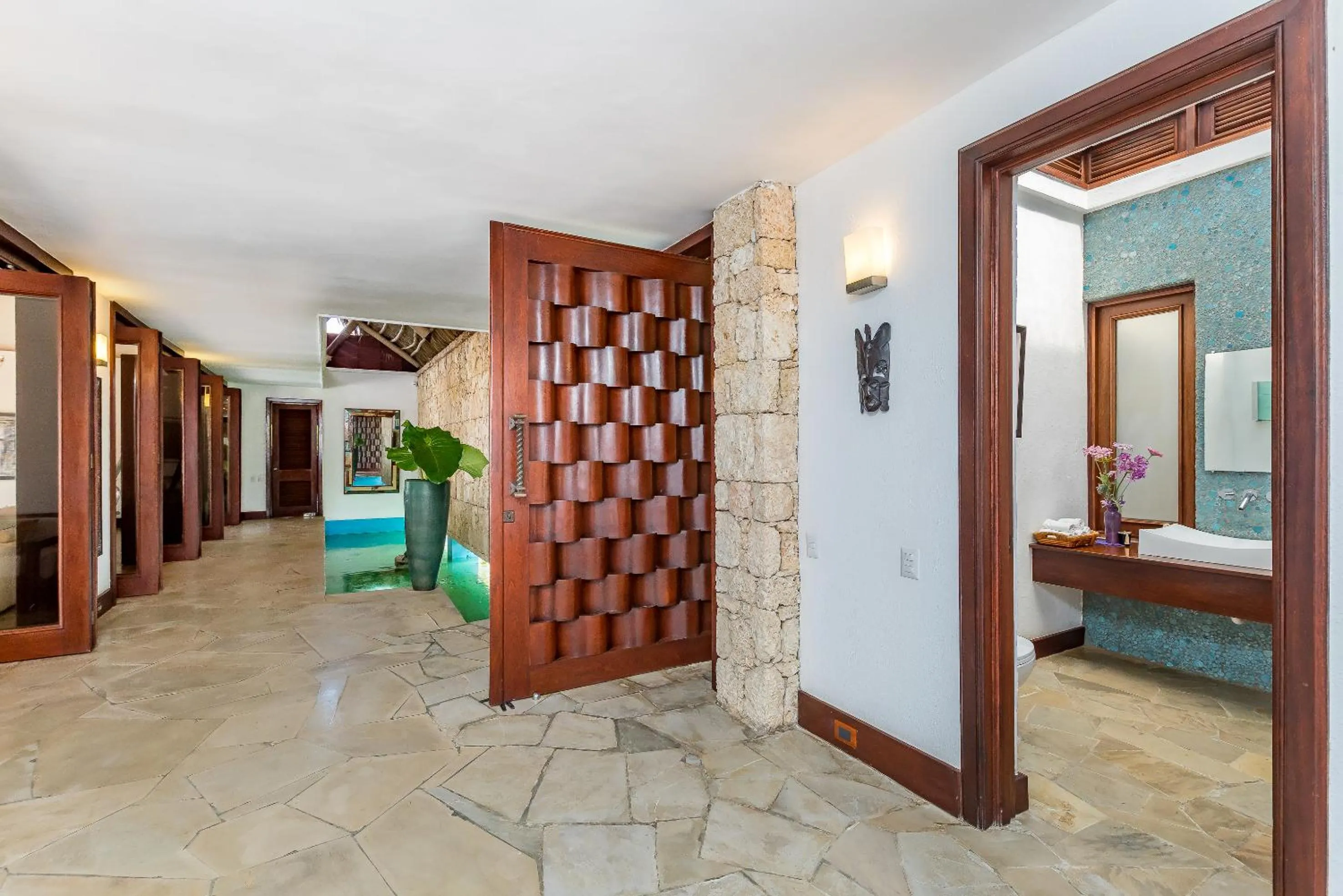 Bathroom in Unique Villa with Ocean and River Views - Staff & Golf Carts