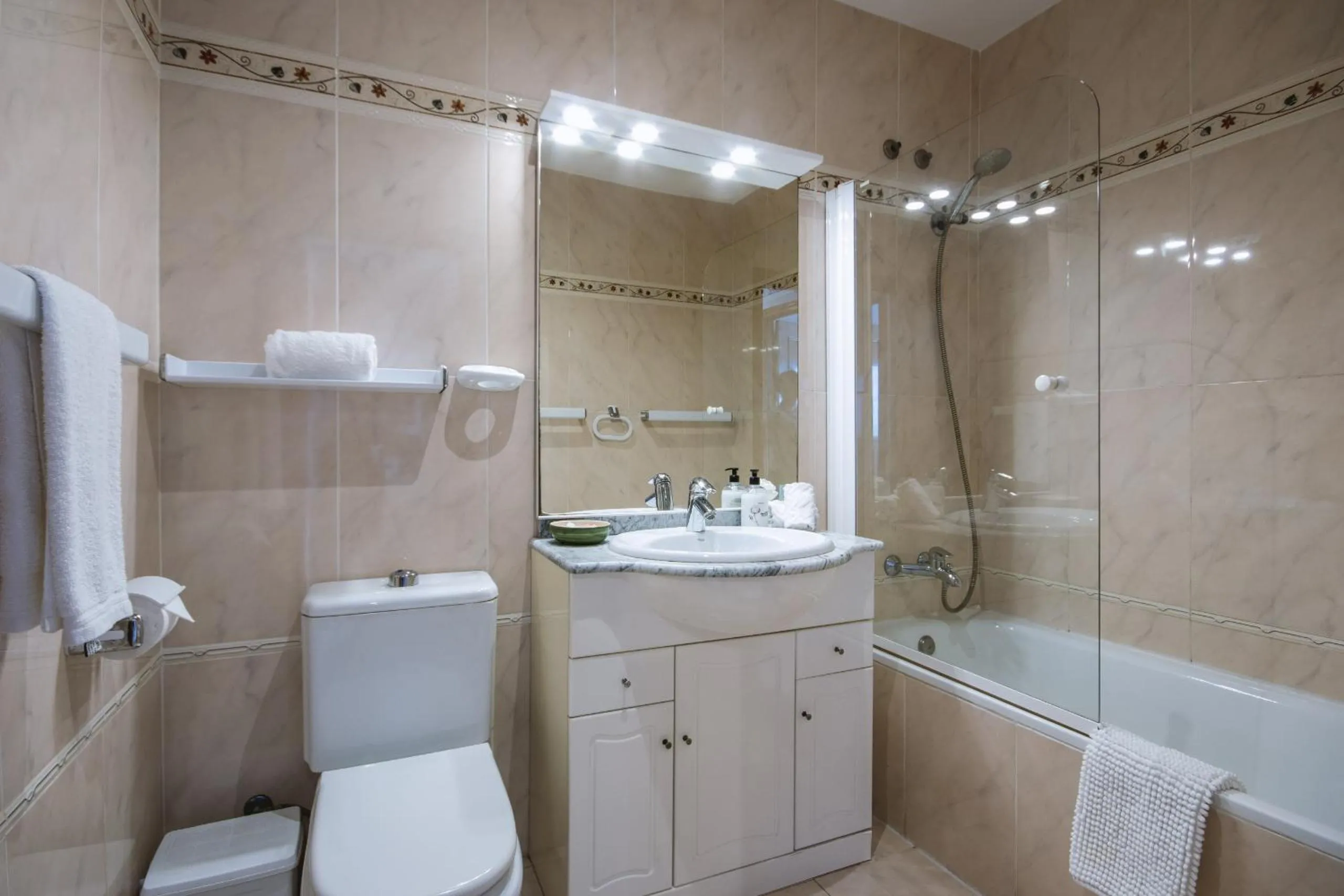 Bathroom in Ático Salonica