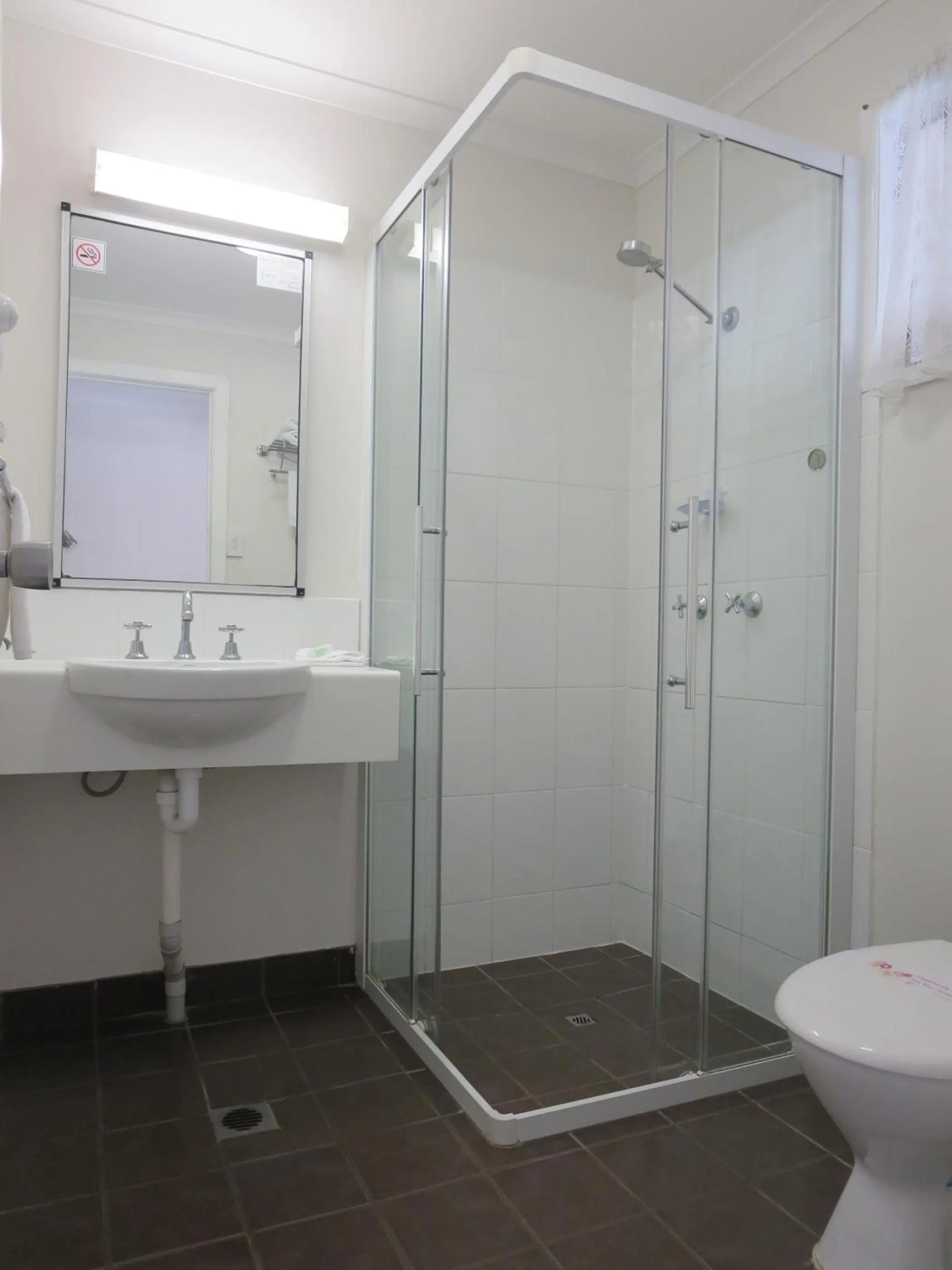 Bathroom in Mackay Motor Inn