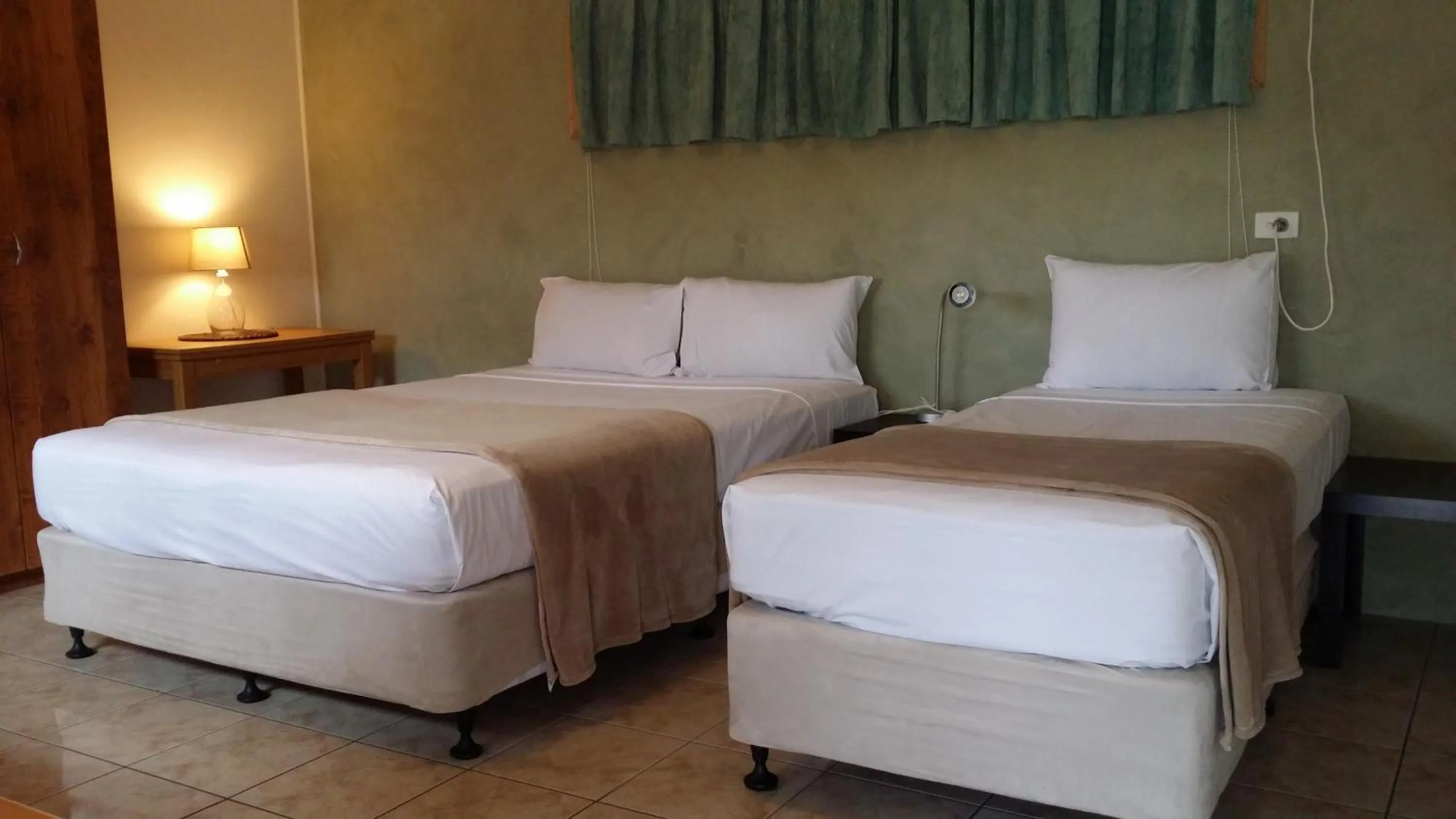 Bedroom, Bed in Mackay Motor Inn