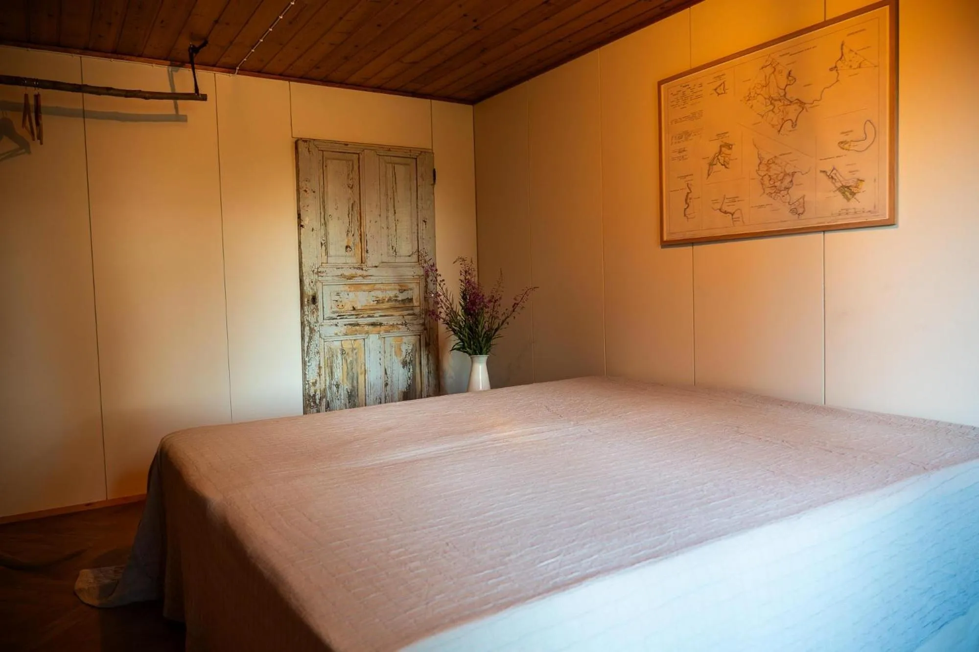 Photo of the whole room, Bed in Metsä Kolo