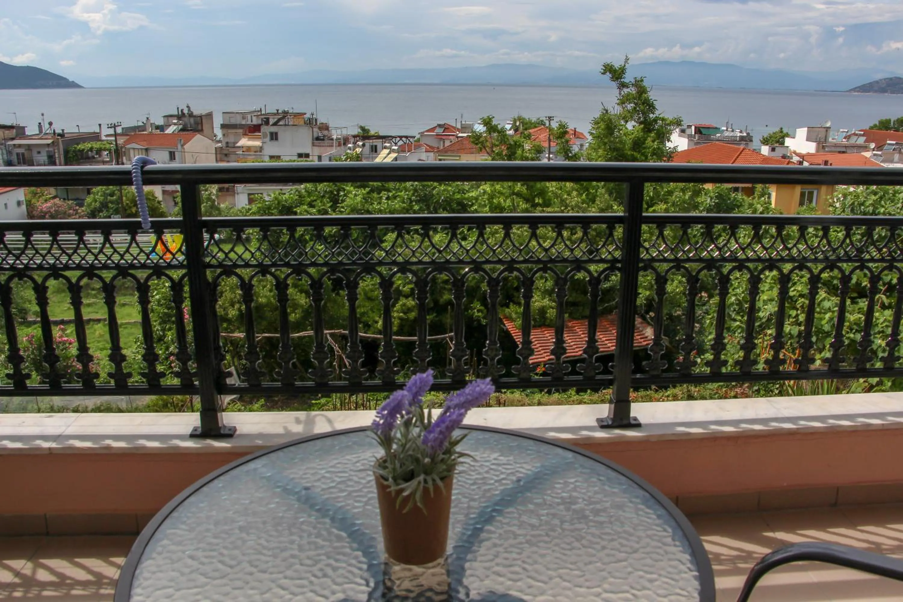 Thea-tro Apartments