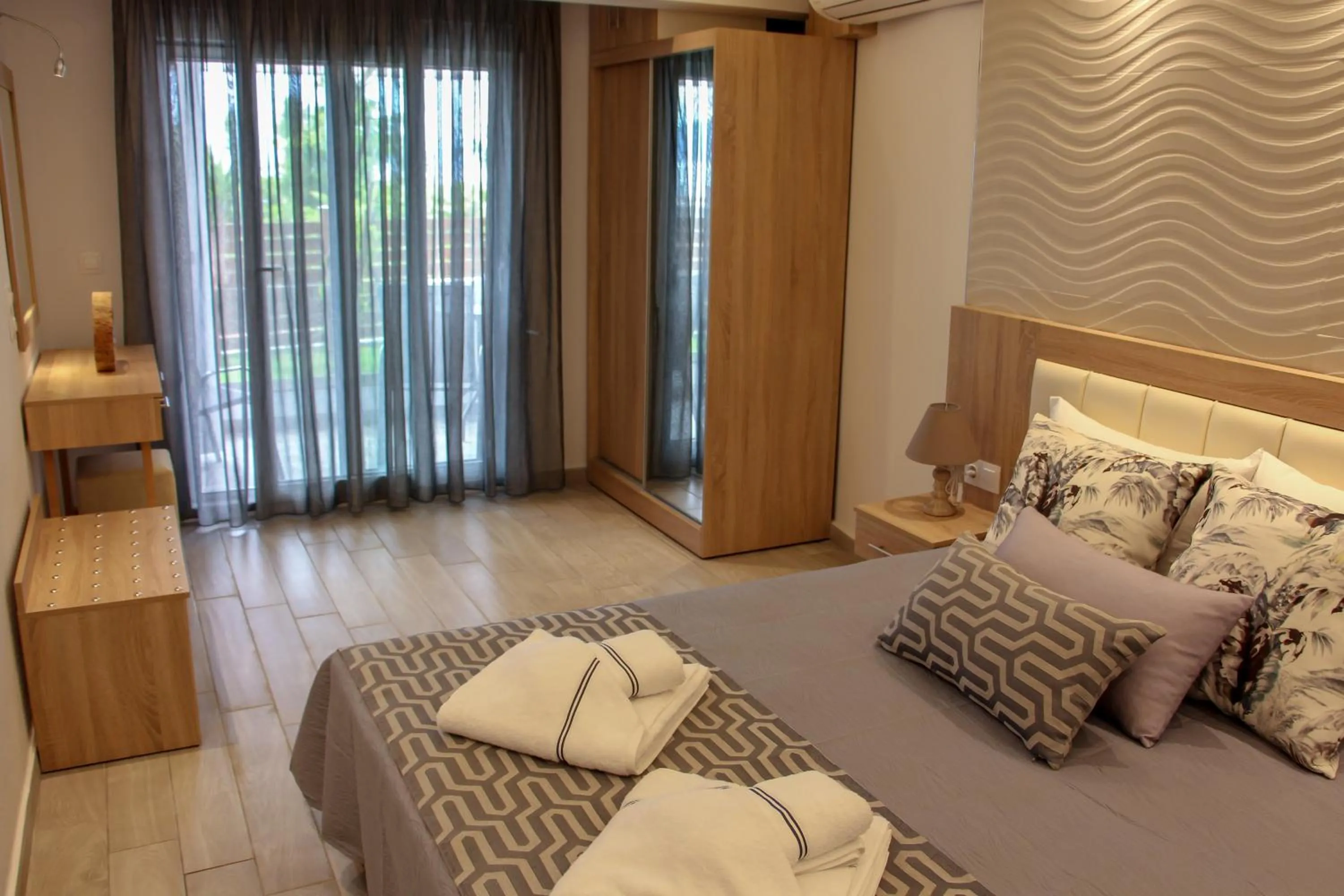 Thea-tro Apartments
