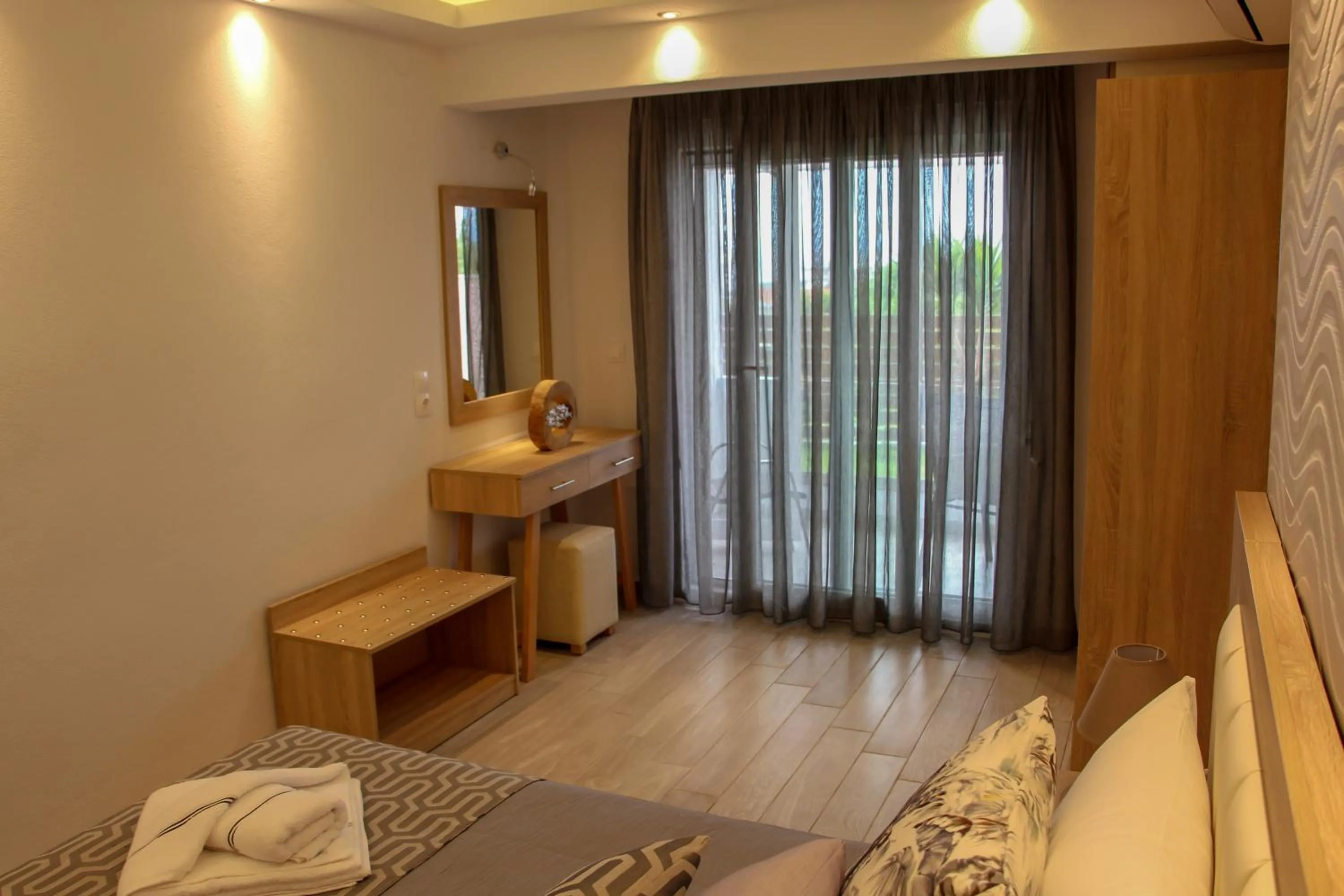 Thea-tro Apartments
