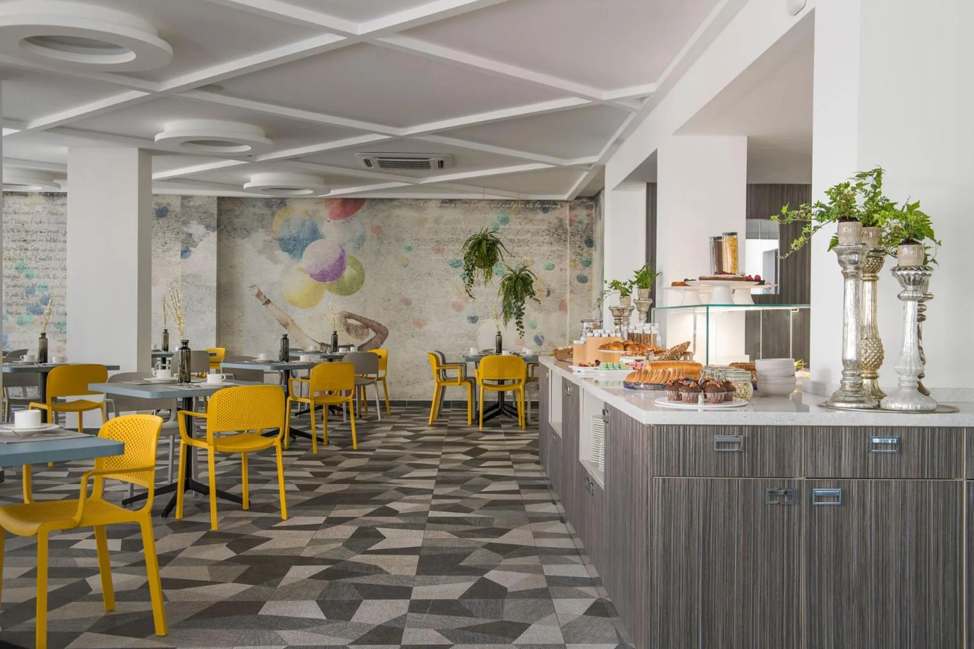 Breakfast in Hotel Rainbow ***S