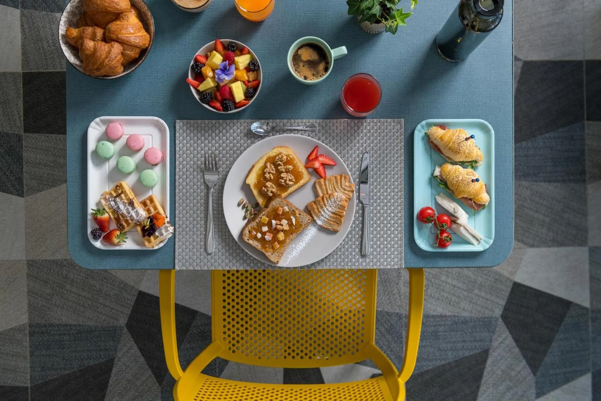 Breakfast in Hotel Rainbow ***S