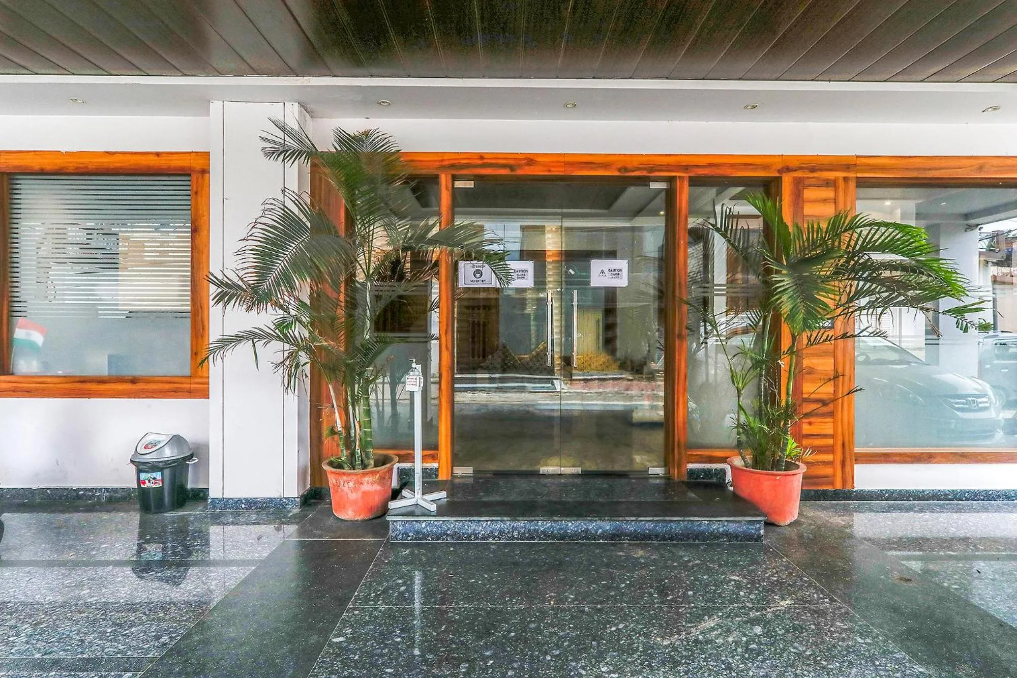 Facade/entrance in FabExpress Global Inn New