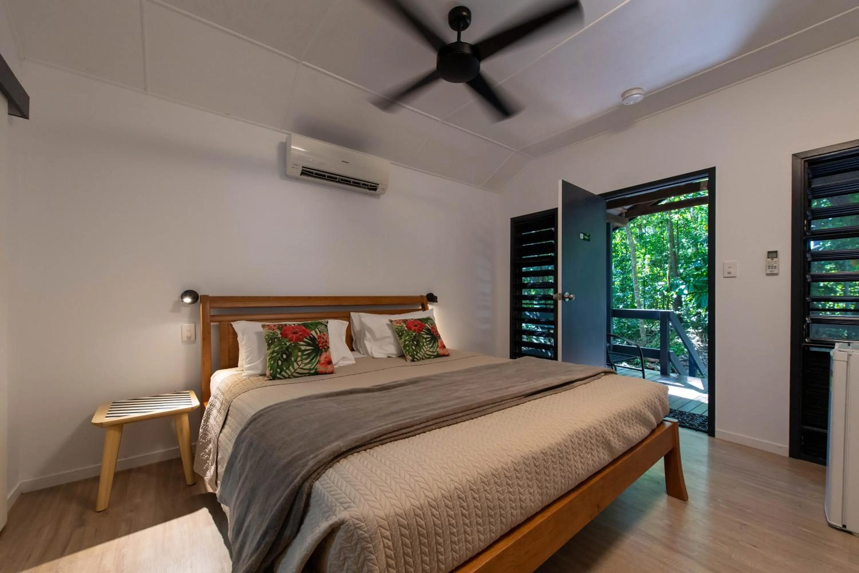 Bedroom, Bed in Cape Trib Beach House