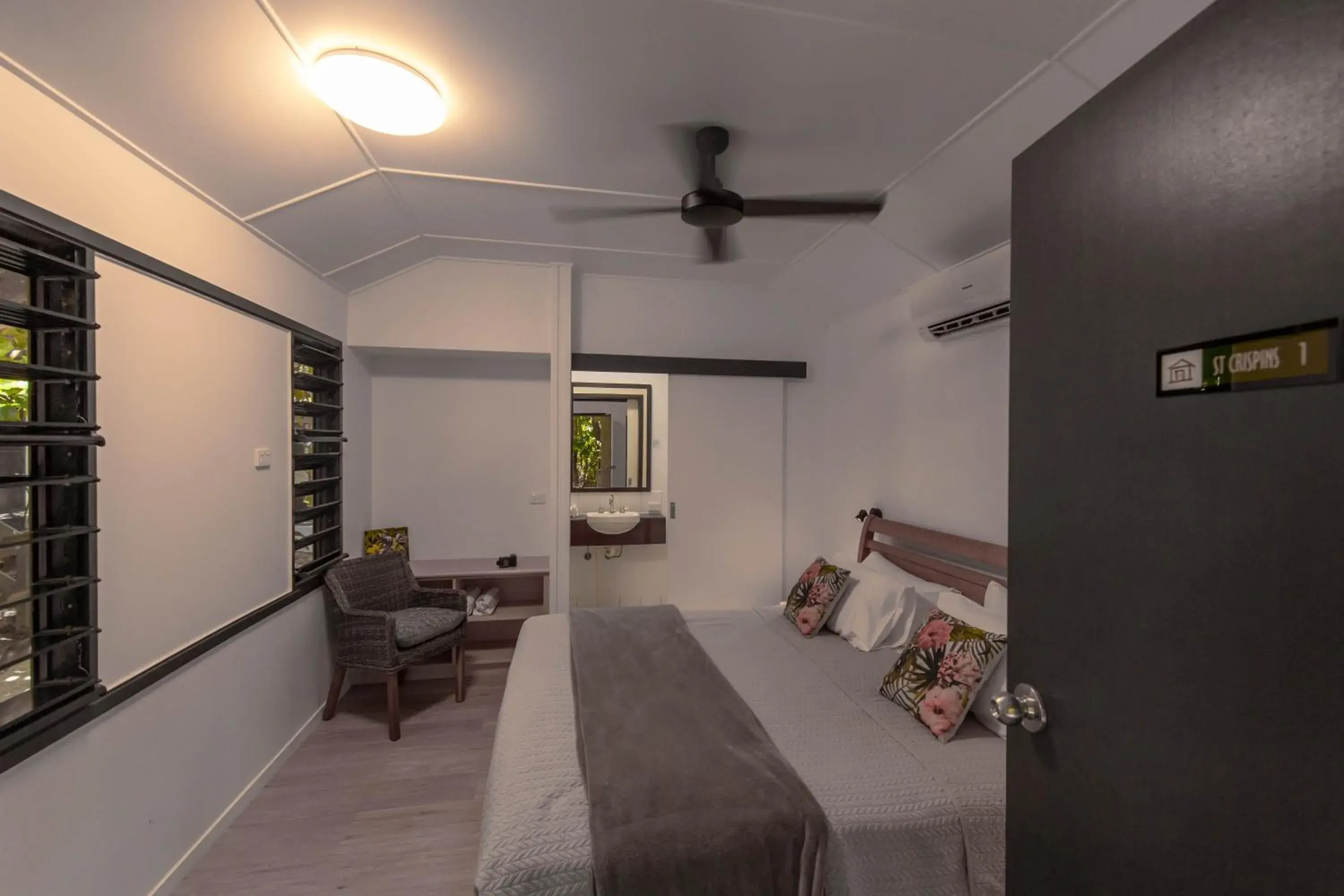 Photo of the whole room, Bed in Cape Trib Beach House Photo of the whole room, Bed in Cape Trib Beach House