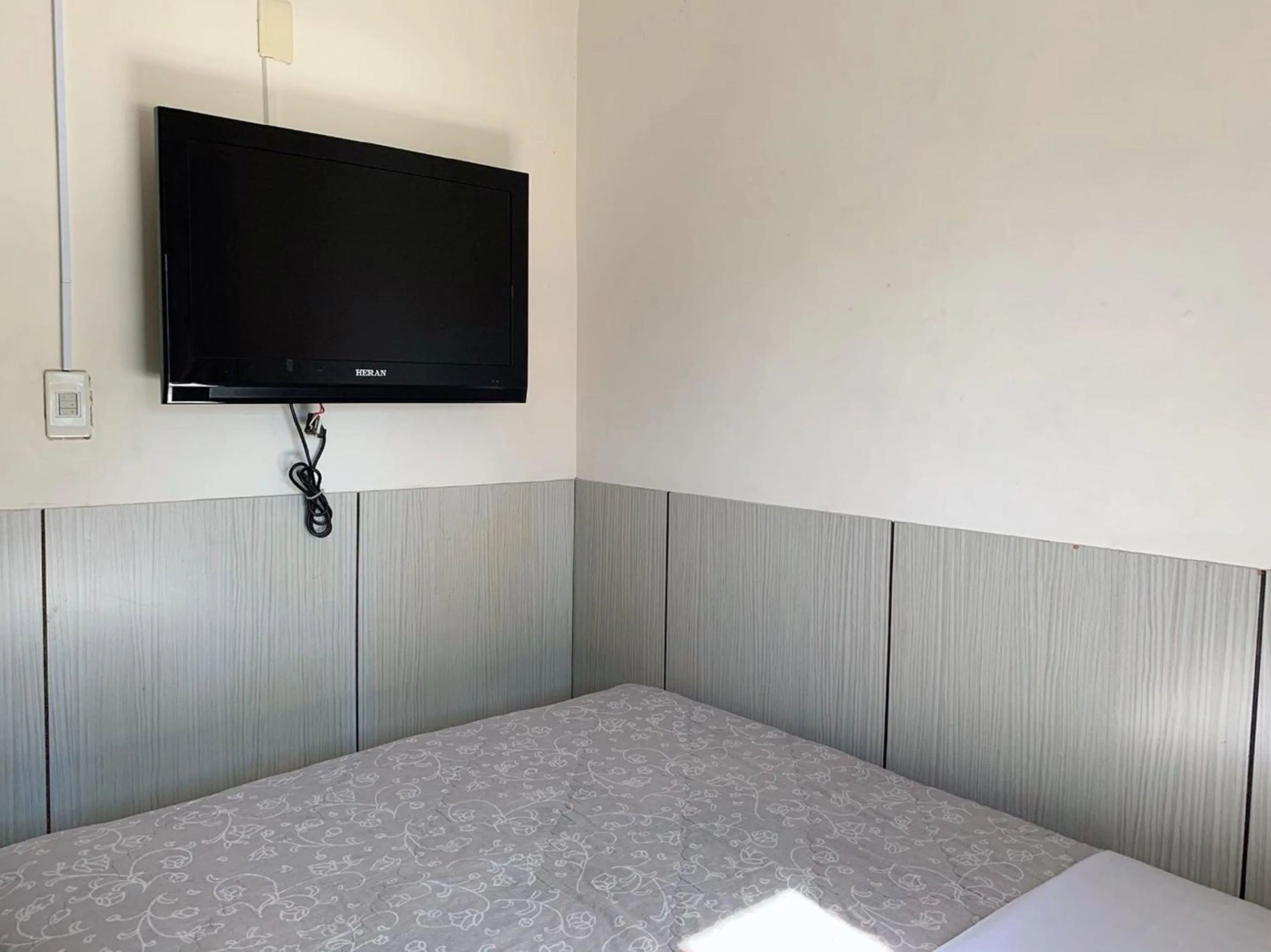 TV and multimedia, Bed in Ruei Gung Business Hotel Kaohsiung