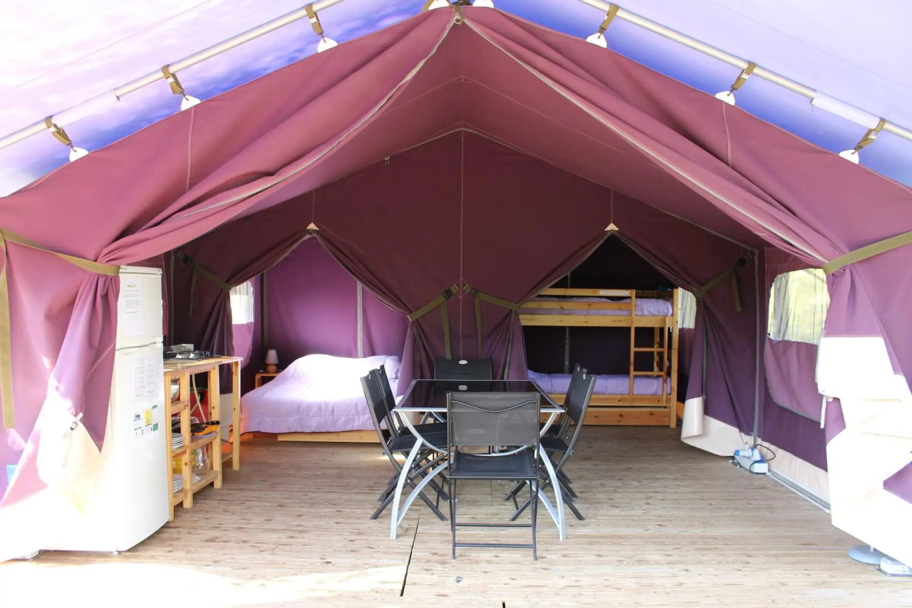 Lodge Toilé sans sanitaire in Camping de Matour Lodge Toilé sans sanitaire in Camping de Matour