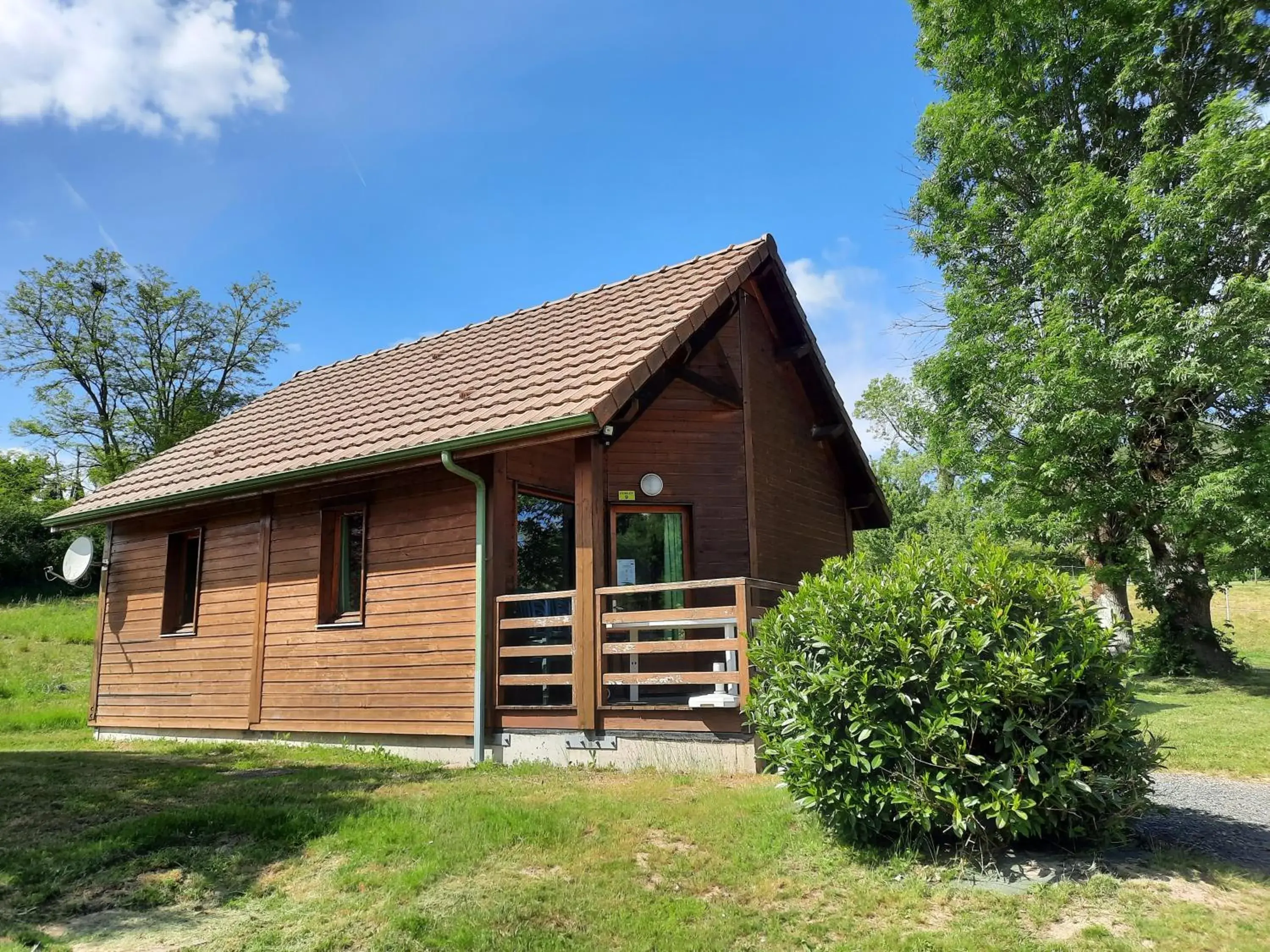 Two-Bedroom Chalet in Camping de Matour Two-Bedroom Chalet in Camping de Matour