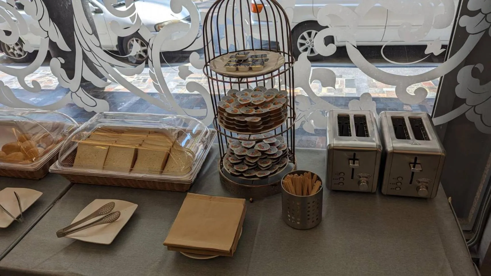 Breakfast in Waugh Den Business Hotel