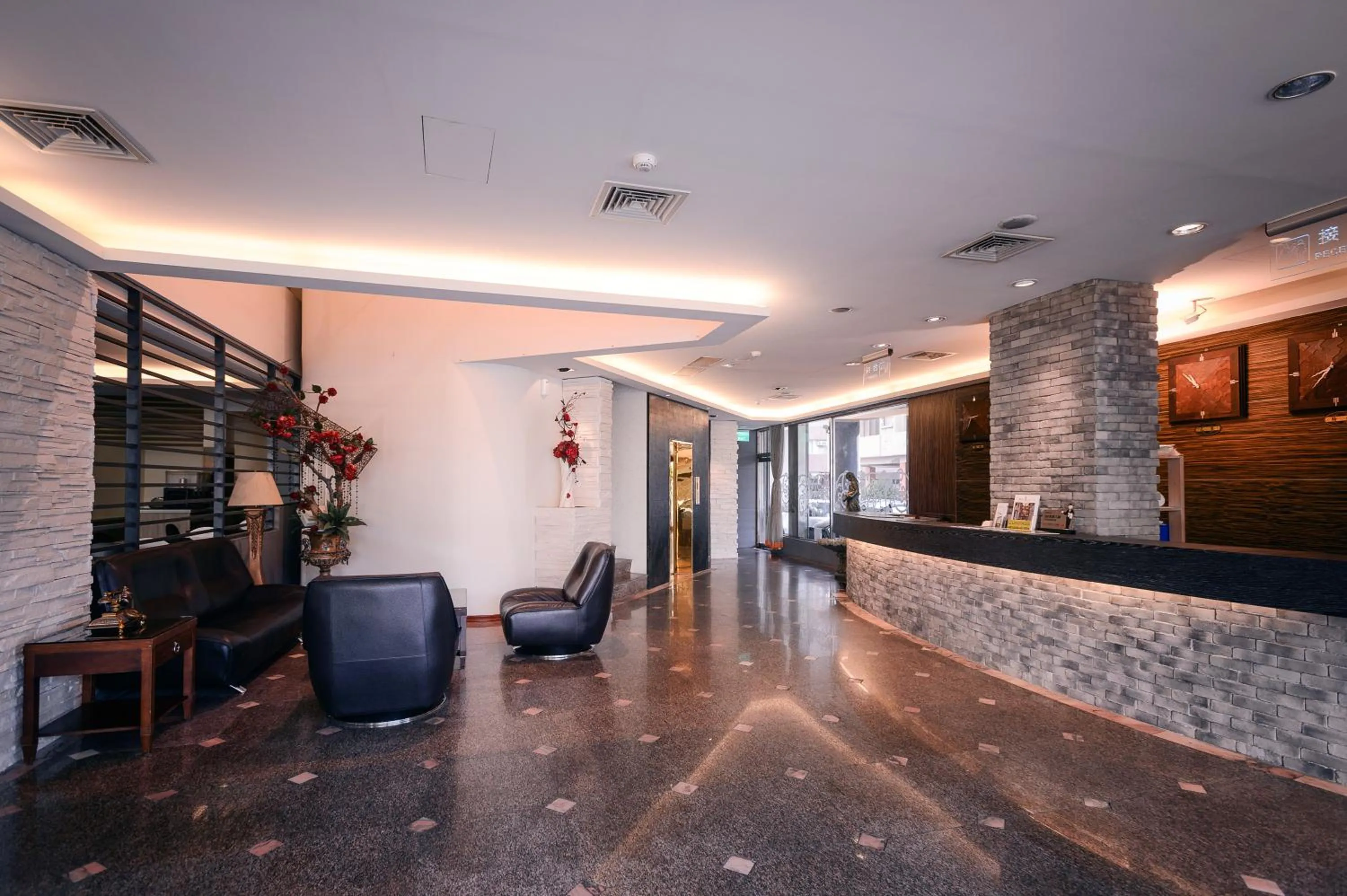 Lobby or reception in Waugh Den Business Hotel