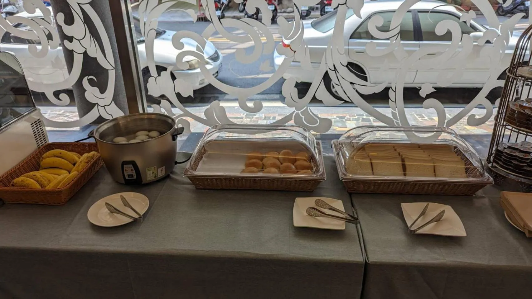 Breakfast in Waugh Den Business Hotel