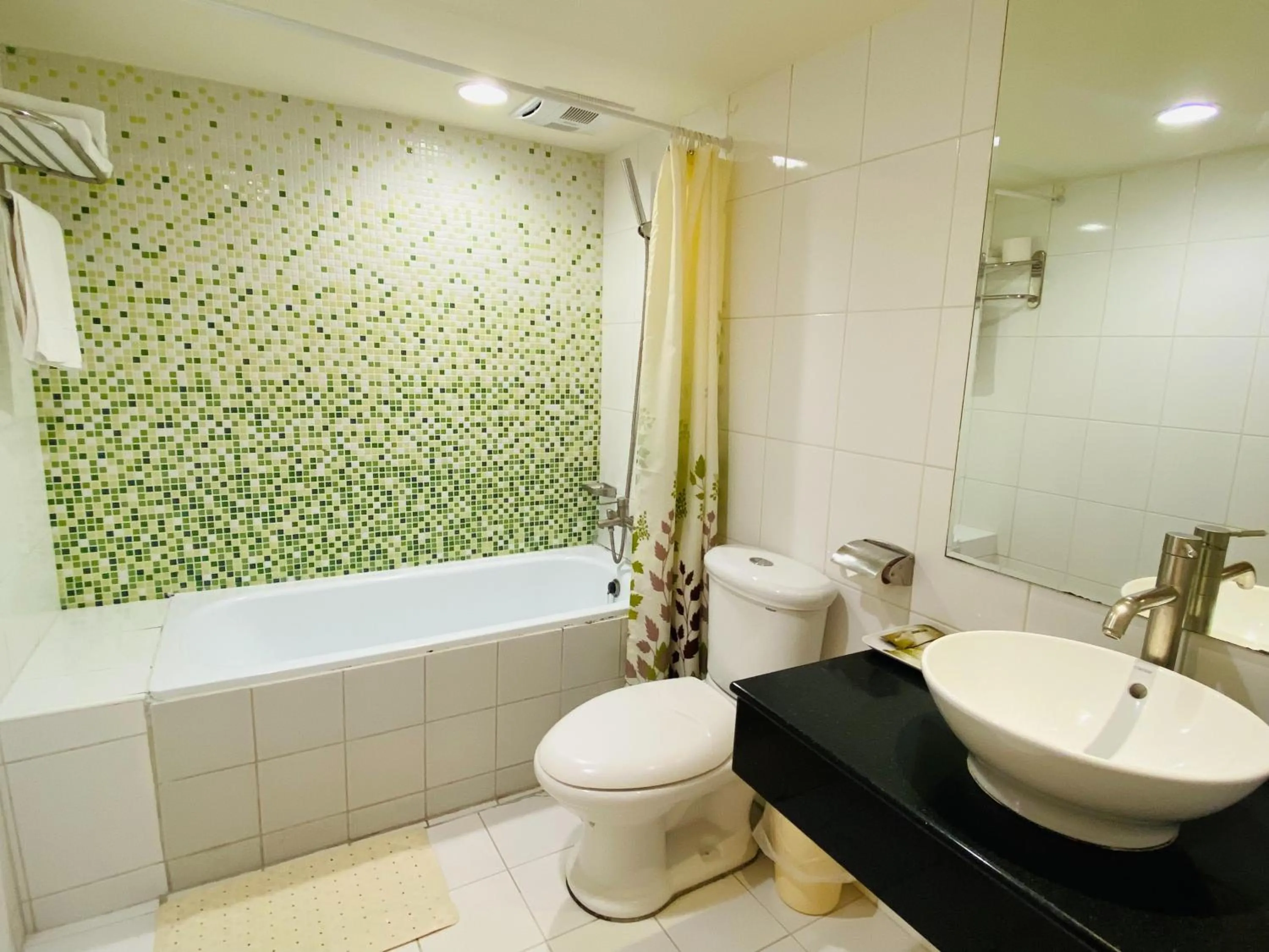 Bathroom in Waugh Den Business Hotel