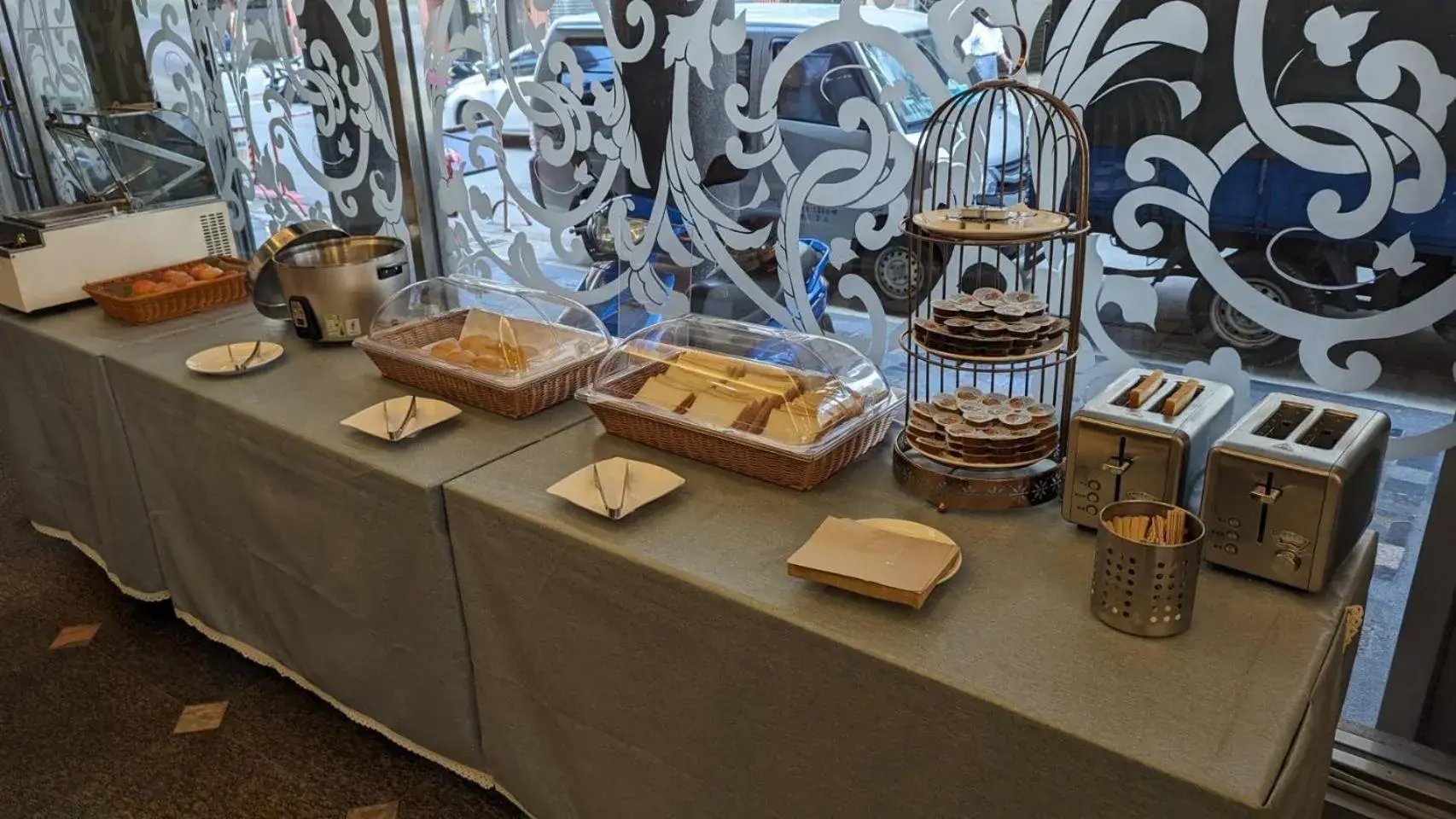 Breakfast in Waugh Den Business Hotel Breakfast in Waugh Den Business Hotel