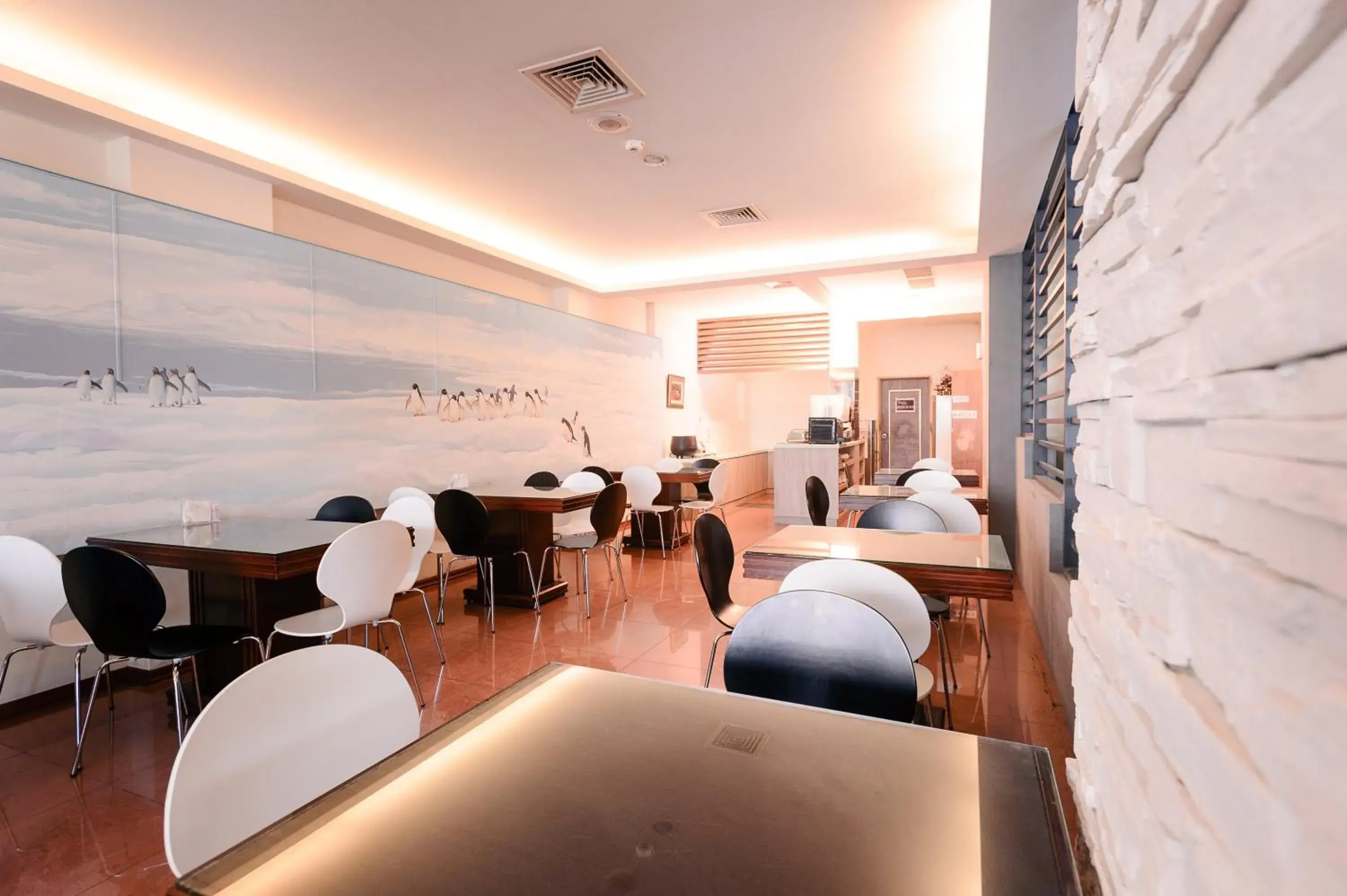 Restaurant/places to eat in Waugh Den Business Hotel Restaurant/places to eat in Waugh Den Business Hotel