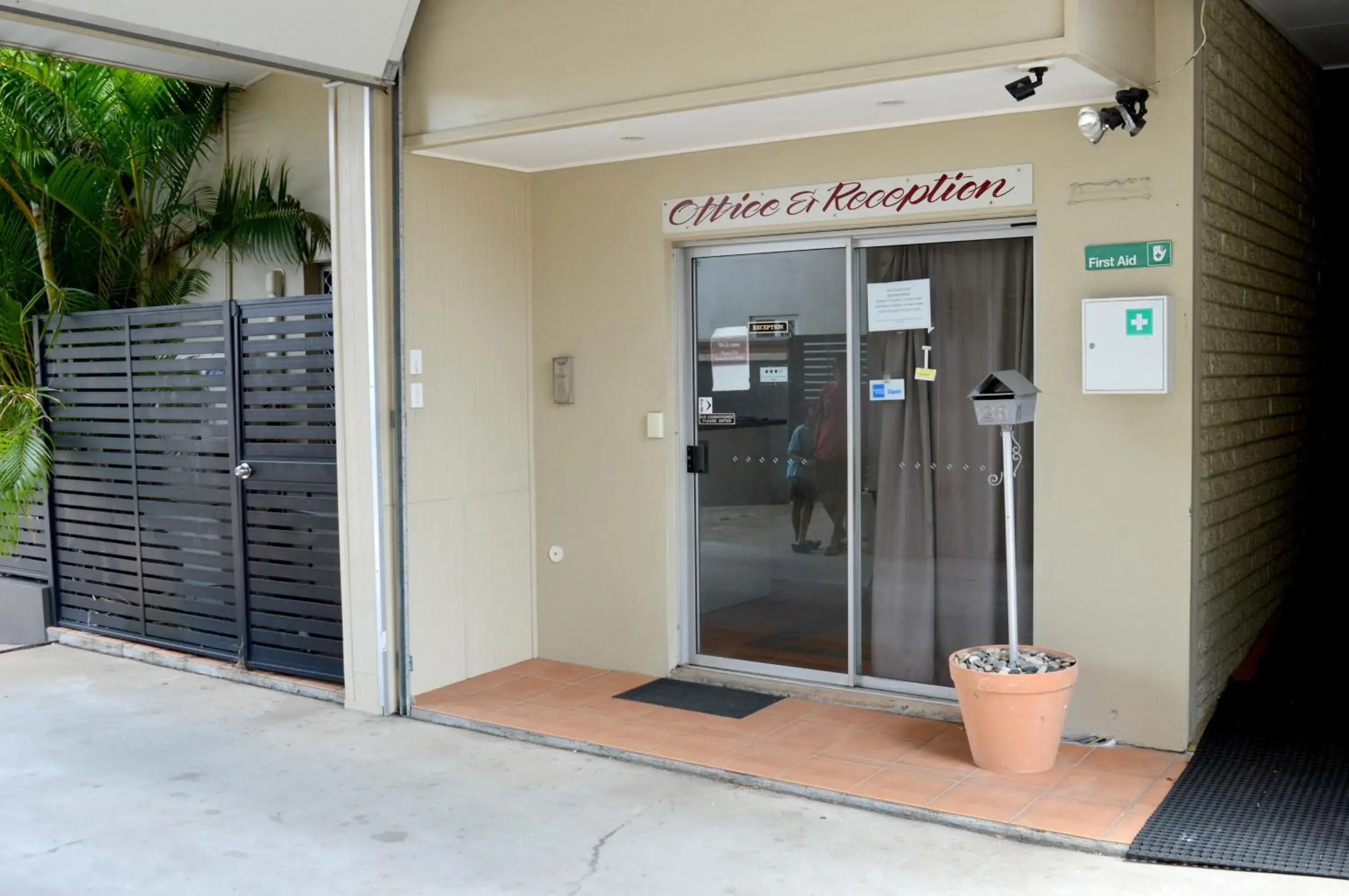 Property building in Mid City Motor Inn Property building in Mid City Motor Inn