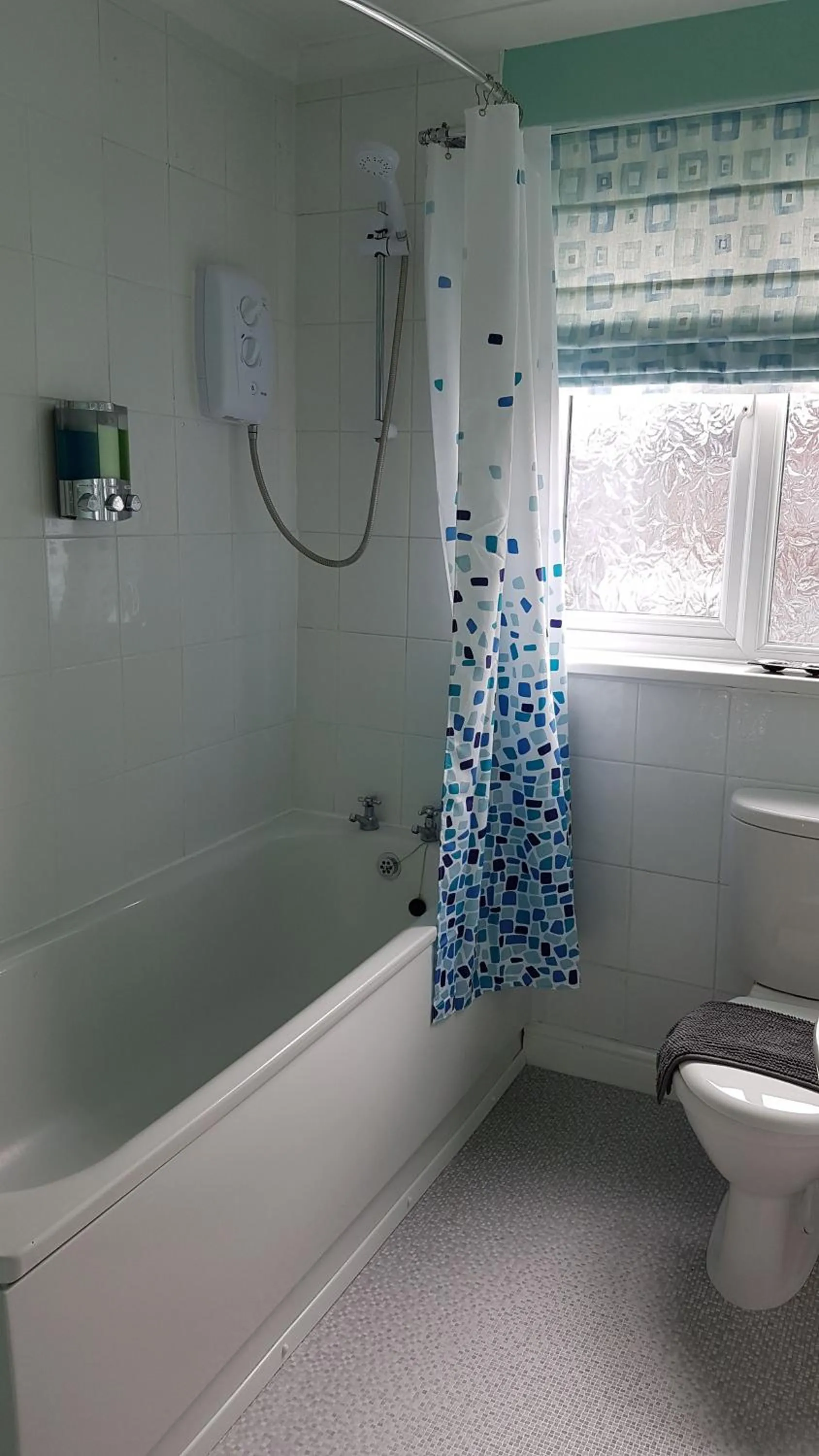 Bathroom in Beverley East Townhouse Free Parking