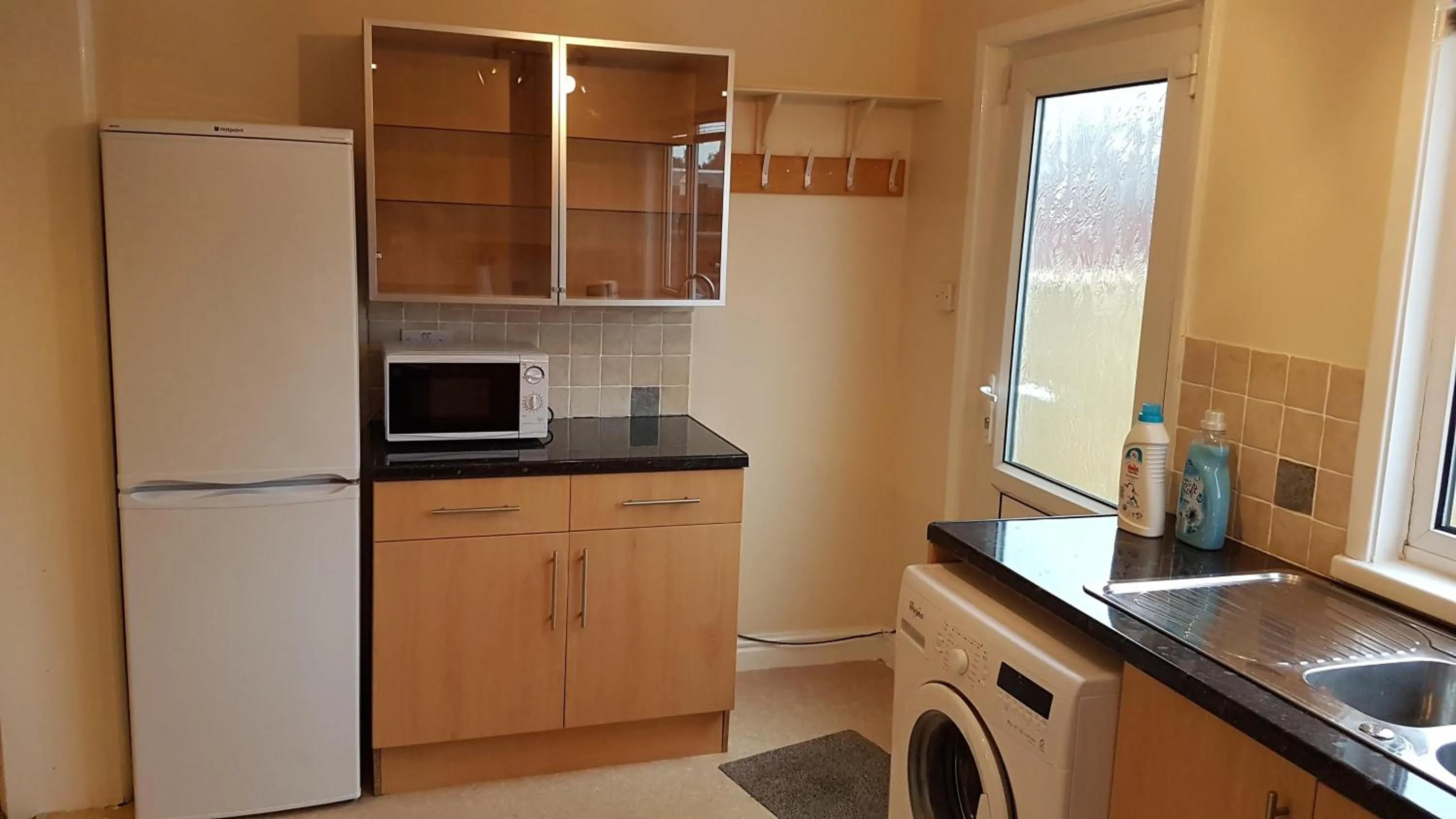 Kitchen or kitchenette in Beverley East Townhouse Free Parking