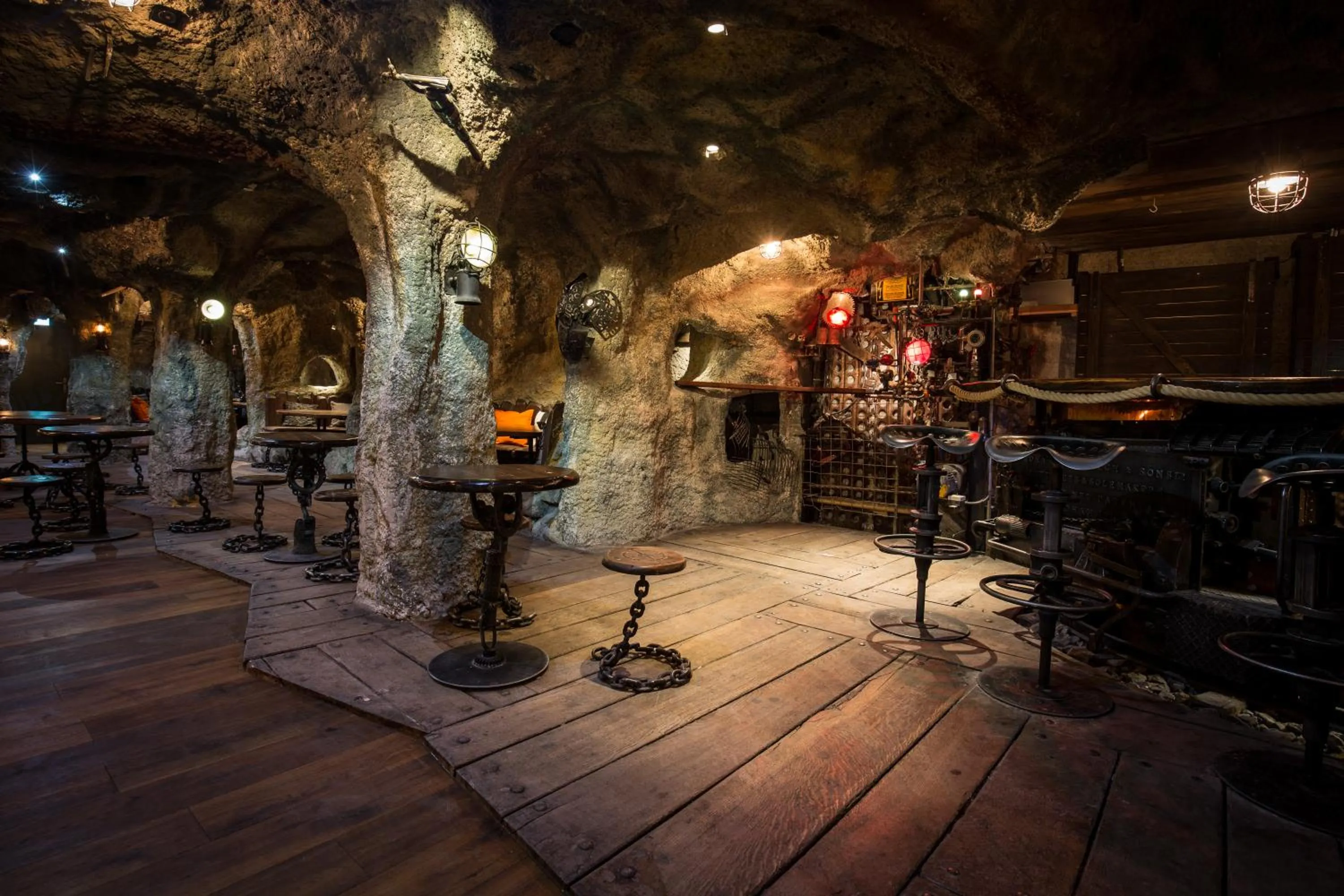 Lounge or bar in HUUS Gstaad