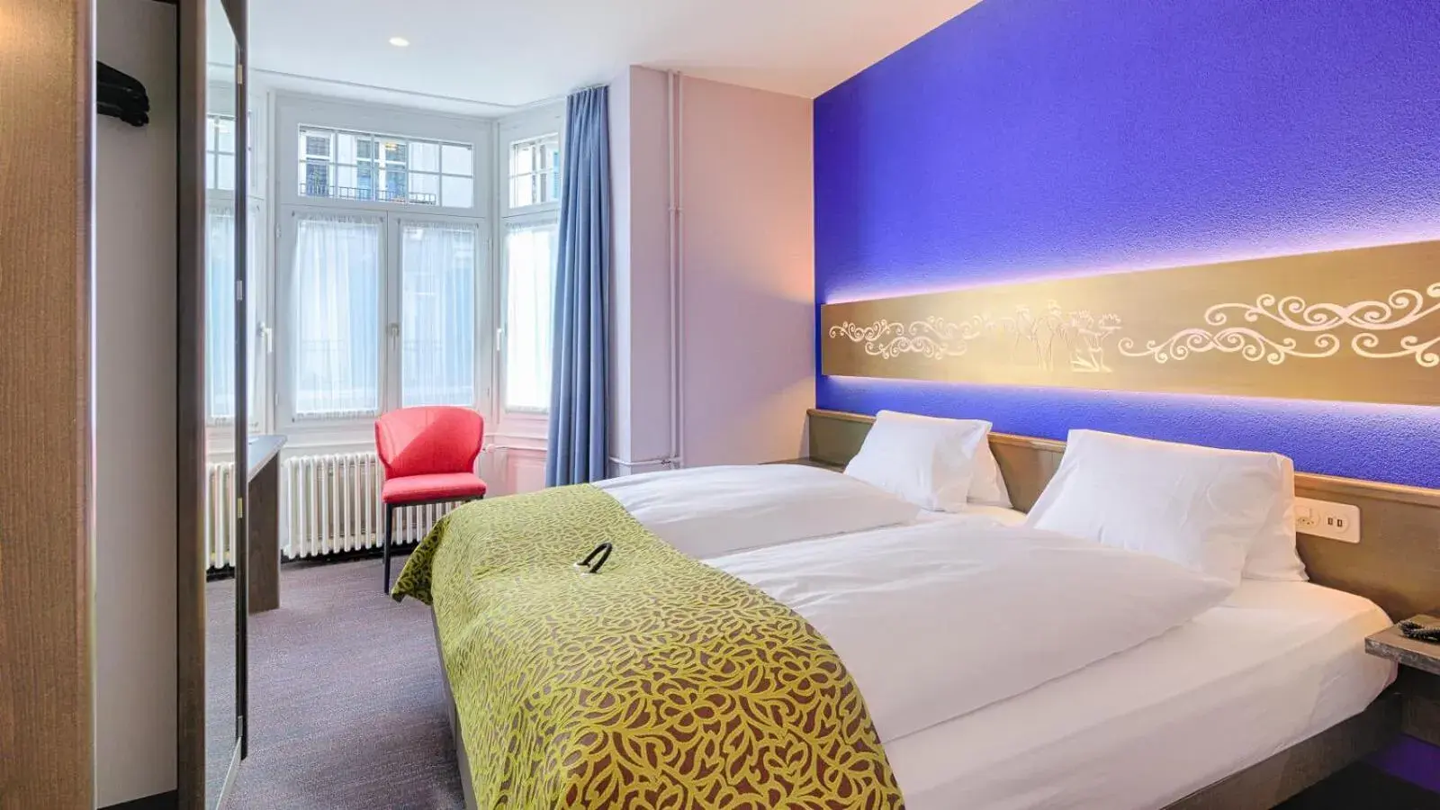 Photo of the whole room, Bed in Hotel Drei Könige Luzern Photo of the whole room, Bed in Hotel Drei Könige Luzern