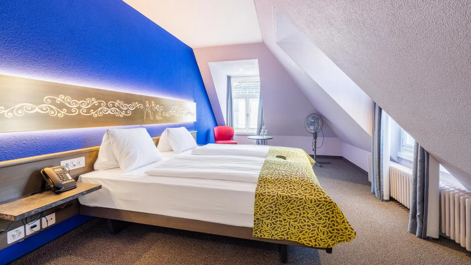 Photo of the whole room, Bed in Hotel Drei Könige Luzern