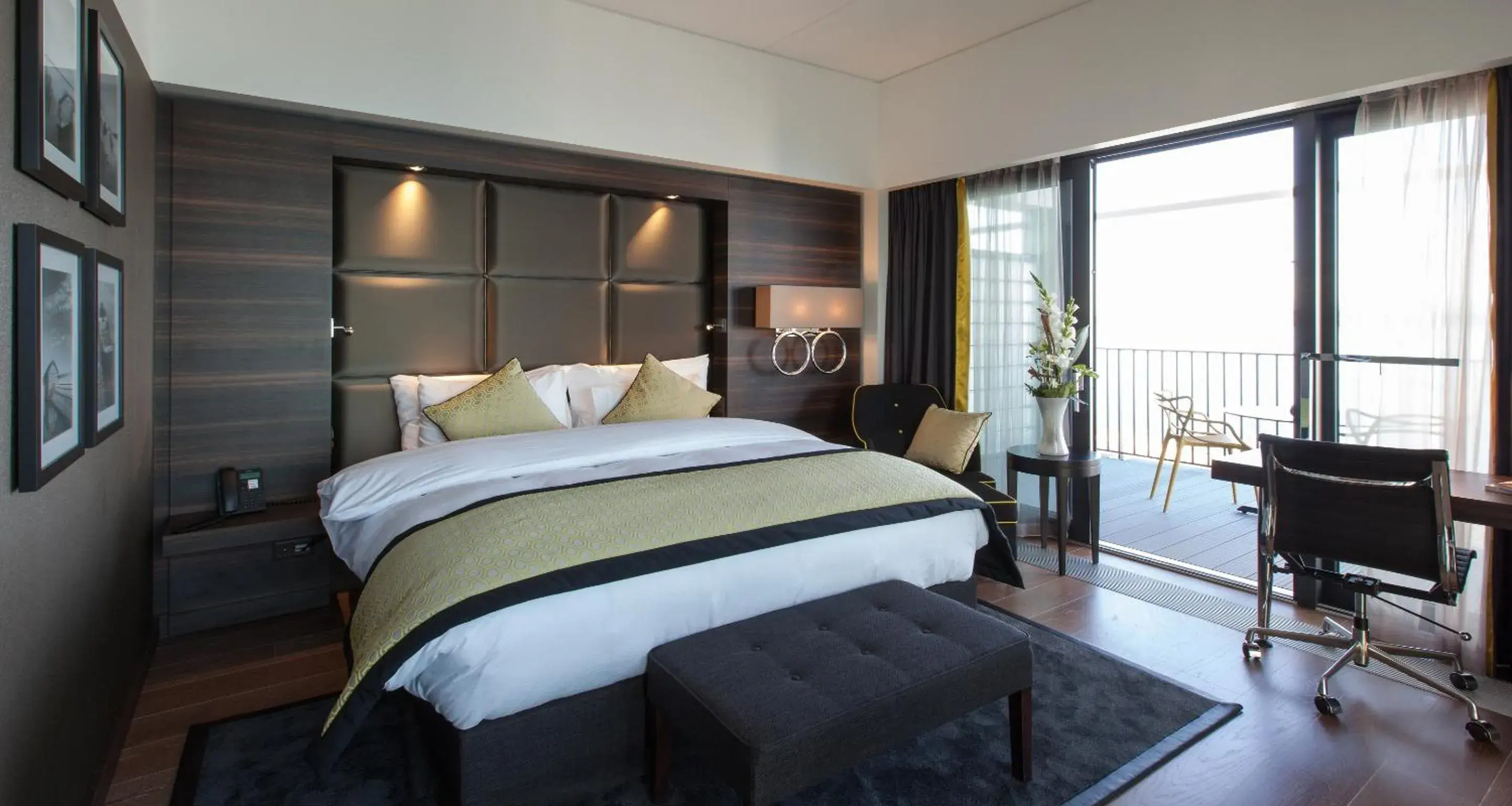 Balcony/Terrace, Bed in Hotel Beaulac Balcony/Terrace, Bed in Hotel Beaulac