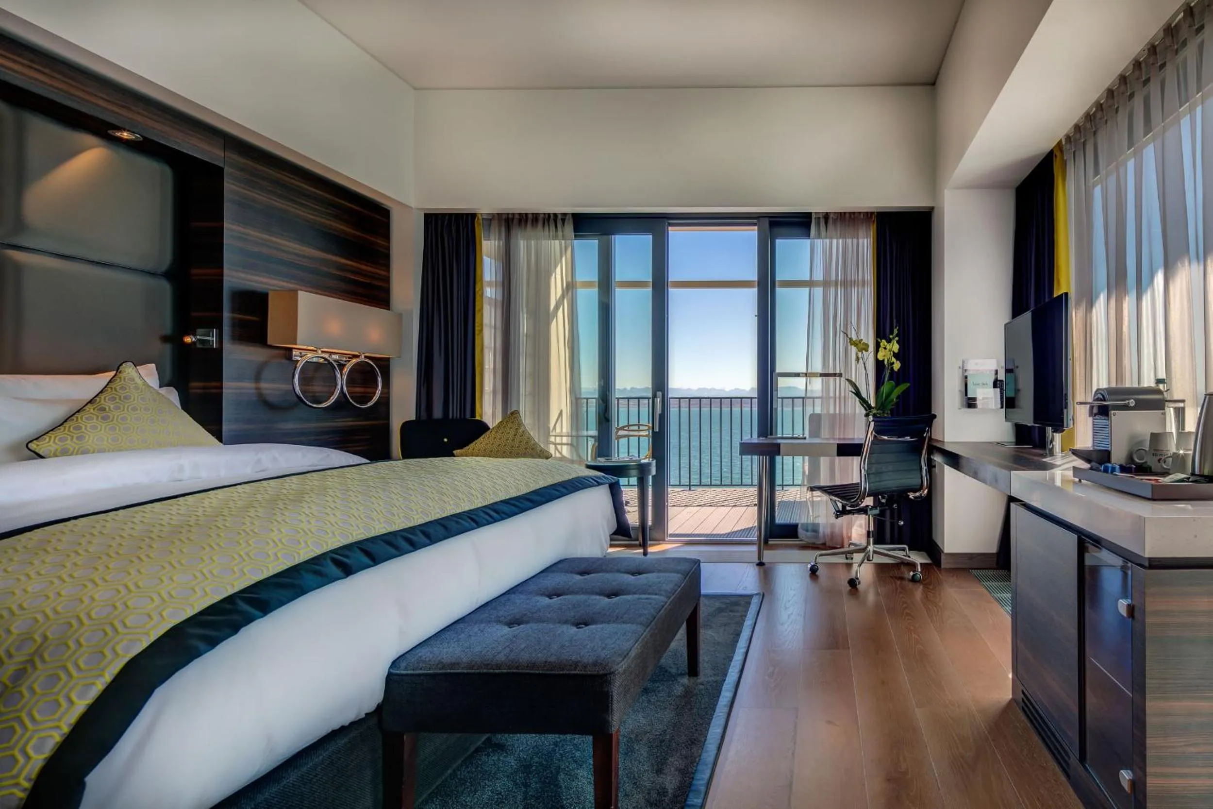 TV and multimedia, Bed in Hotel Beaulac