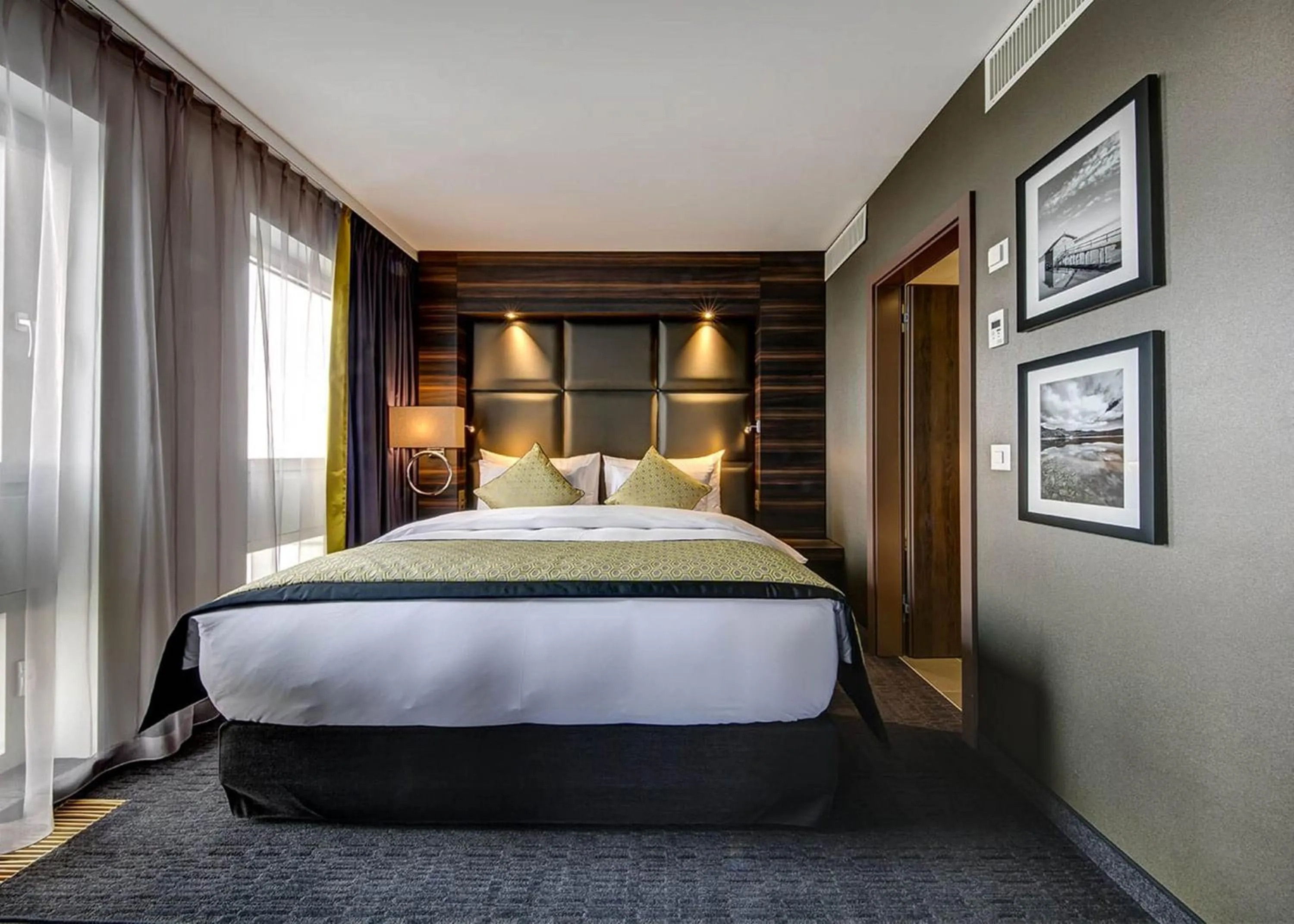 Superior Double Room with Lake View in Hotel Beaulac