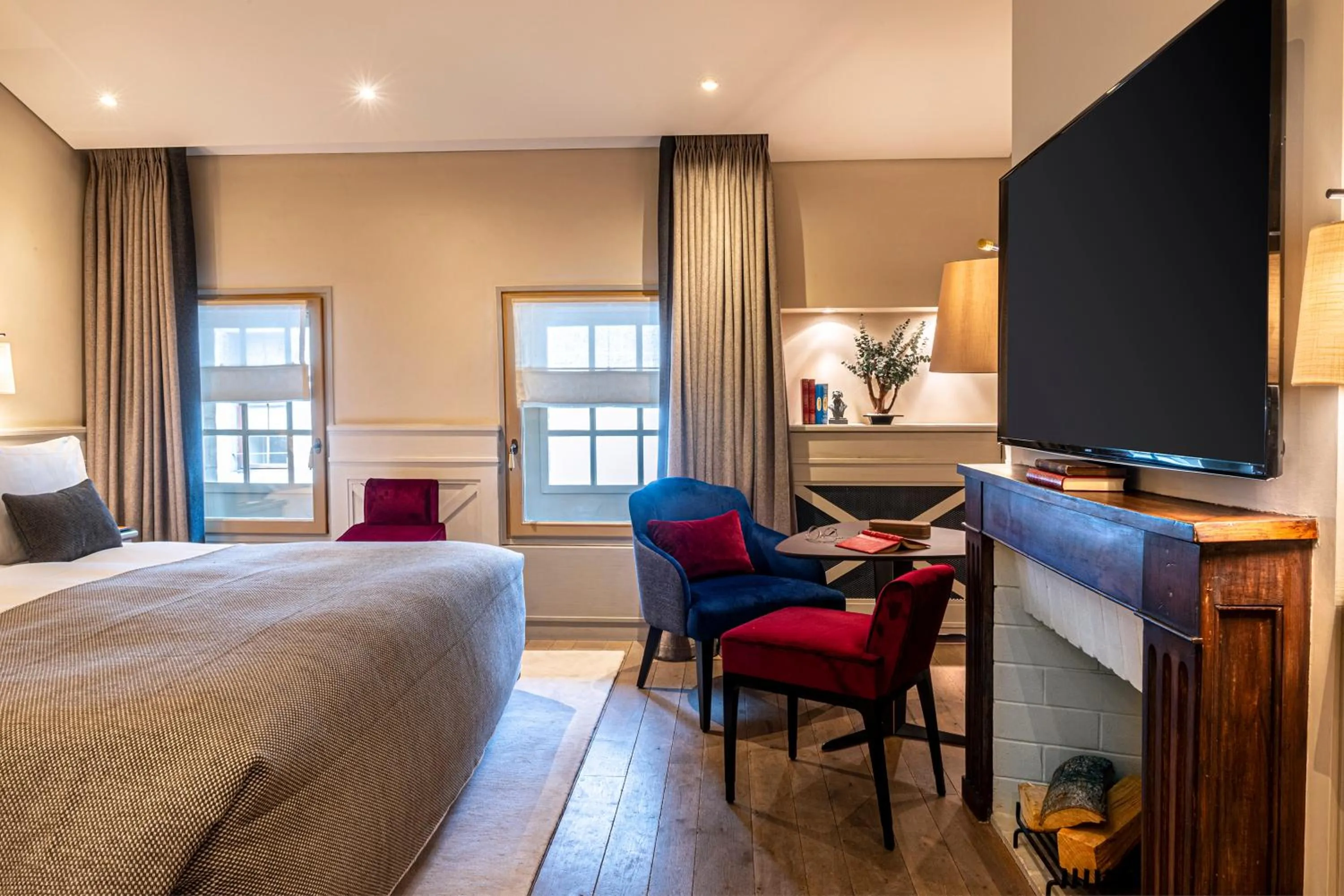 Photo of the whole room, Bed in Hôtel Les Armures