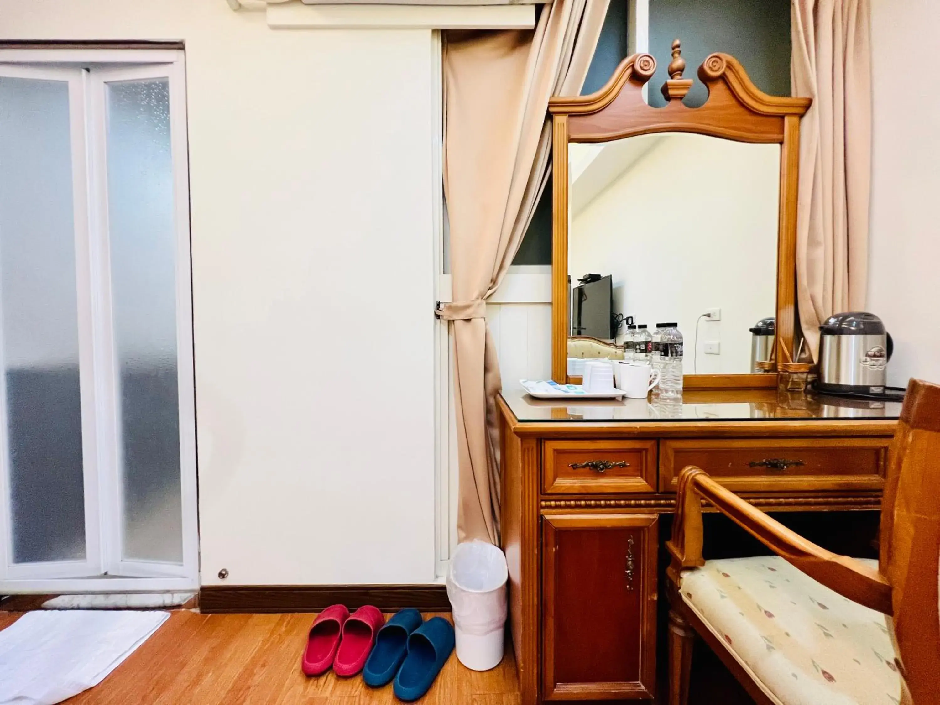 Photo of the whole room, Bed in Mucha Boutique Hotel Photo of the whole room, Bed in Mucha Boutique Hotel