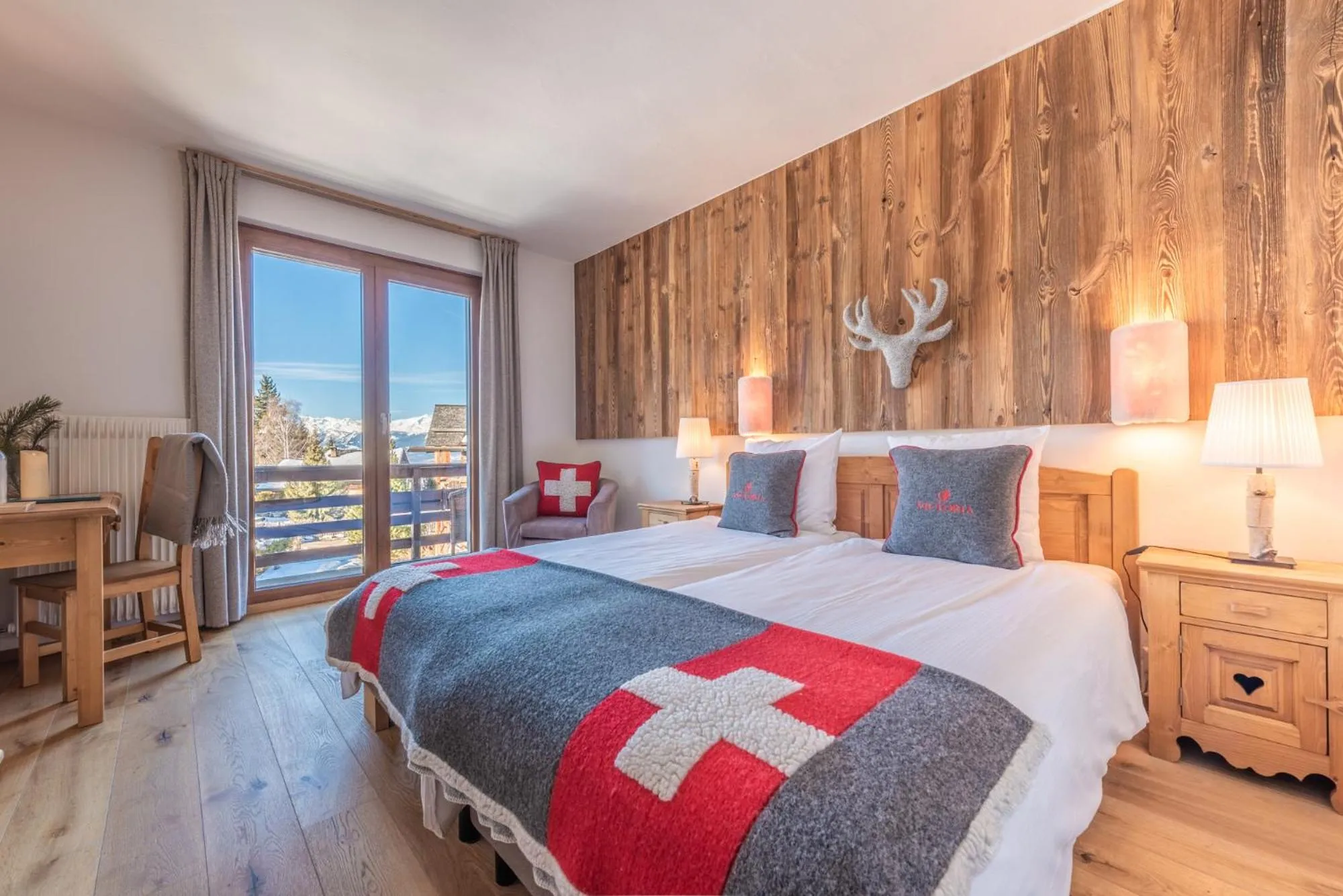 Photo of the whole room, Bed in Victoria Retreat