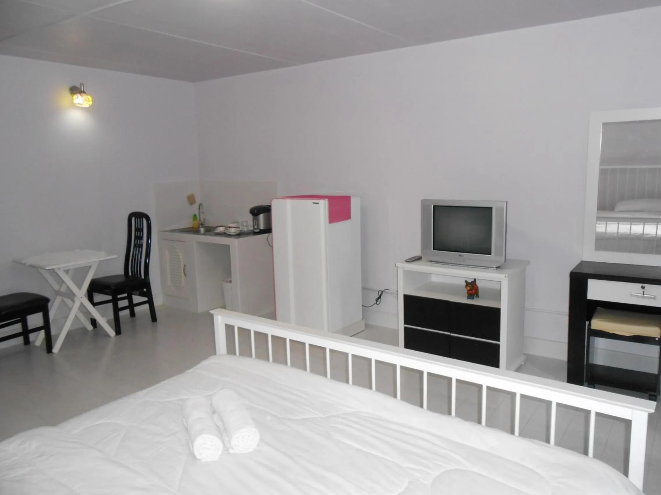 Kitchen or kitchenette, Bed in MT-Room