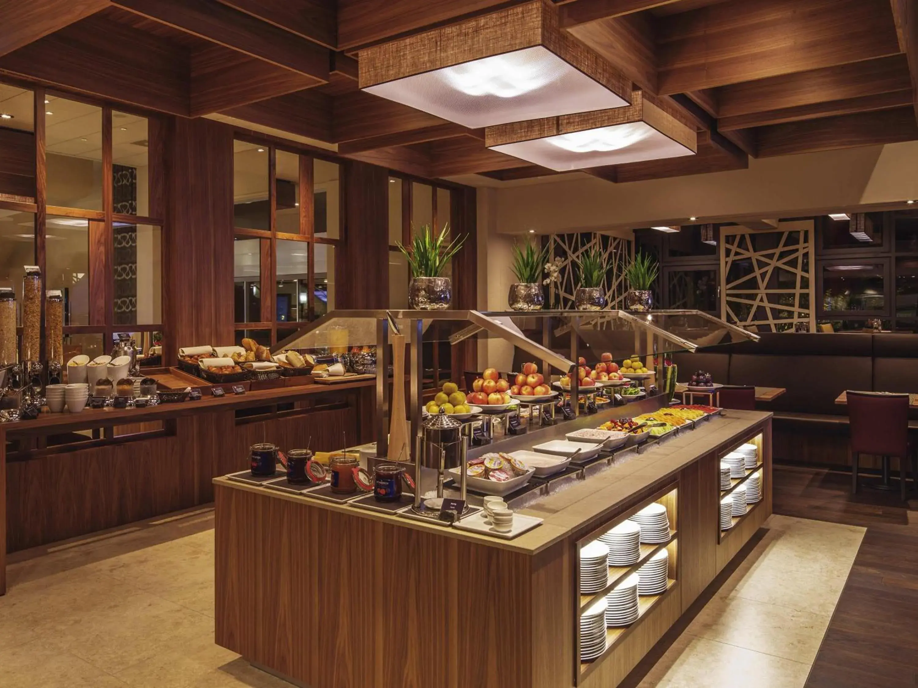 Restaurant/places to eat in Mövenpick Hotel Zürich-Regensdorf Restaurant/places to eat in Mövenpick Hotel Zürich-Regensdorf