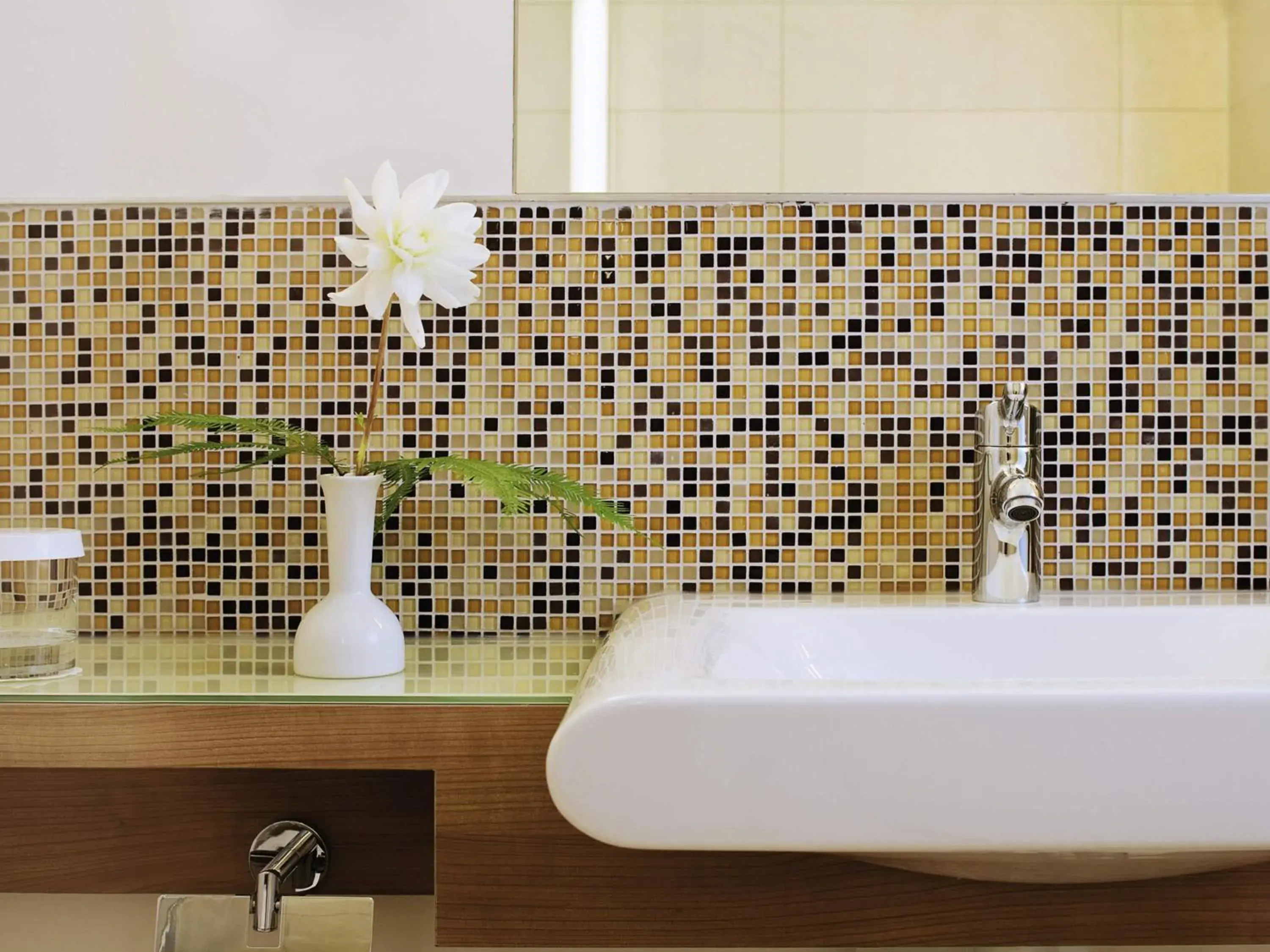 Family Room with Two Queen Beds in Mövenpick Hotel Zürich-Regensdorf Family Room with Two Queen Beds in Mövenpick Hotel Zürich-Regensdorf