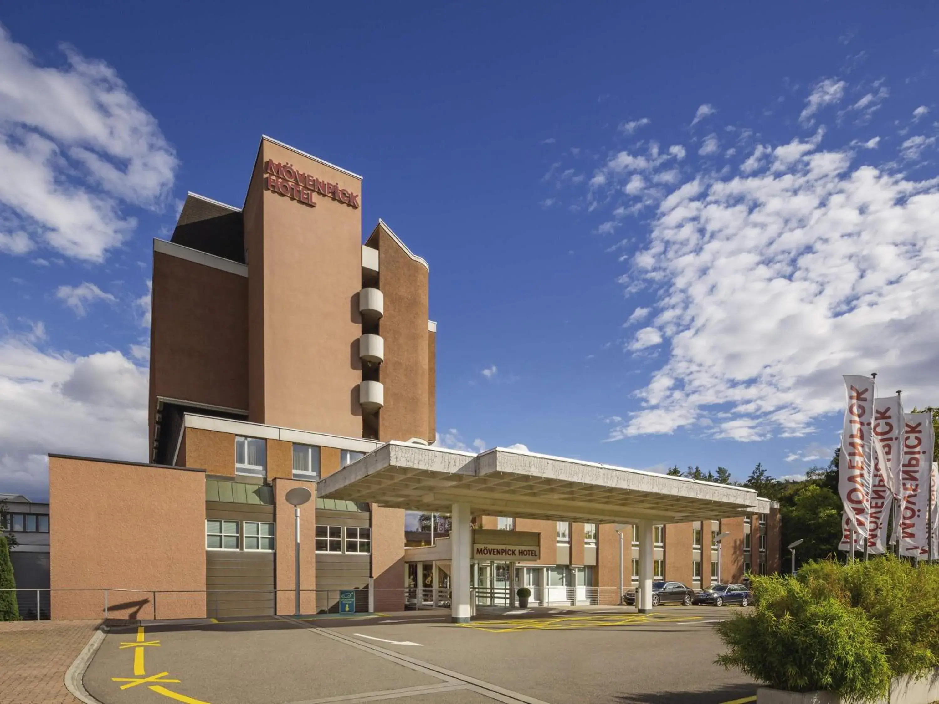 Property building in Mövenpick Hotel Zürich-Regensdorf Property building in Mövenpick Hotel Zürich-Regensdorf