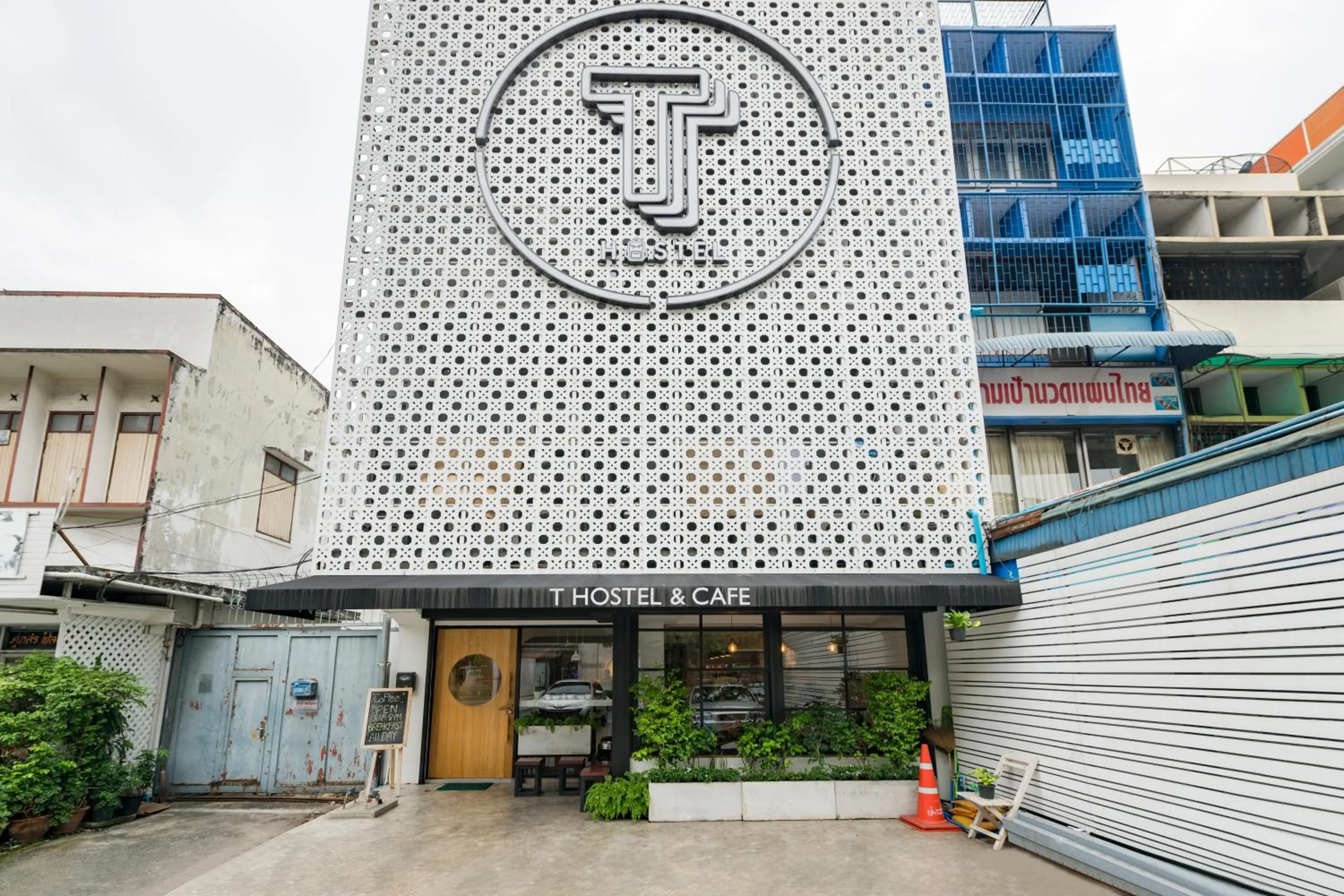 Property building in T Hostel @ Victory Monument