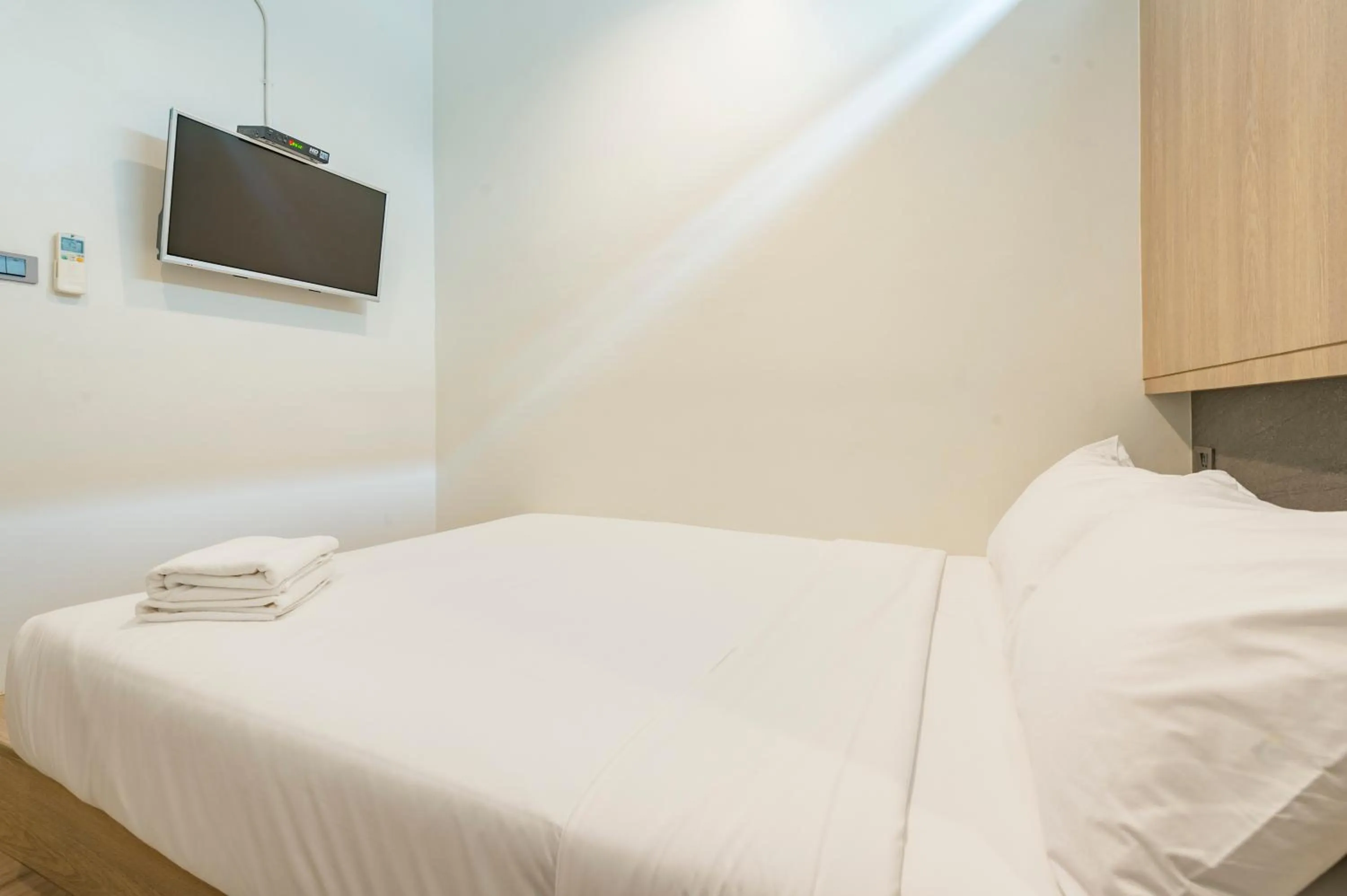 Photo of the whole room, Bed in T Hostel @ Victory Monument