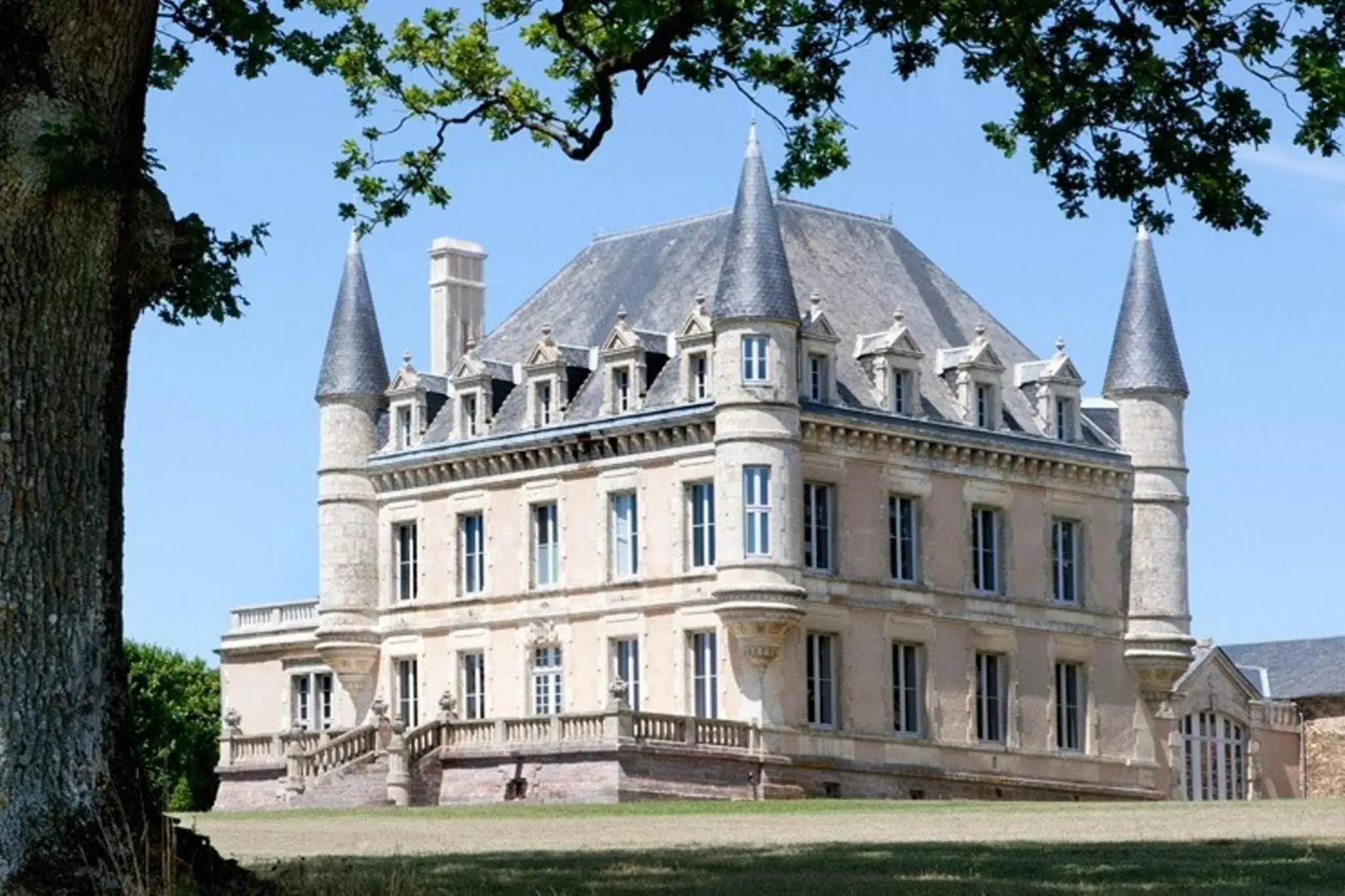 Property building in Chateau De La Goujonnerie Property building in Chateau De La Goujonnerie