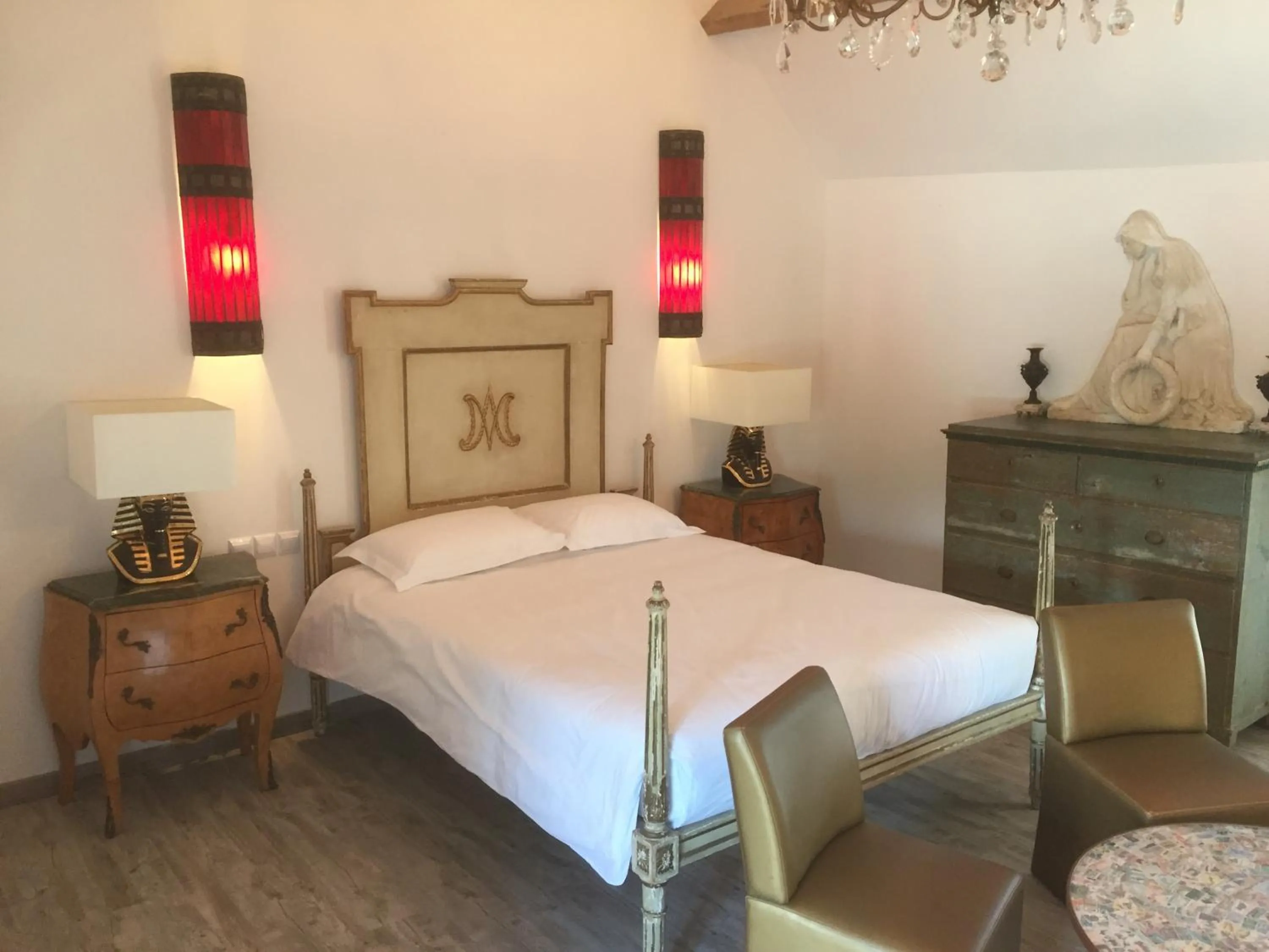 Photo of the whole room, Bed in Chateau De La Goujonnerie