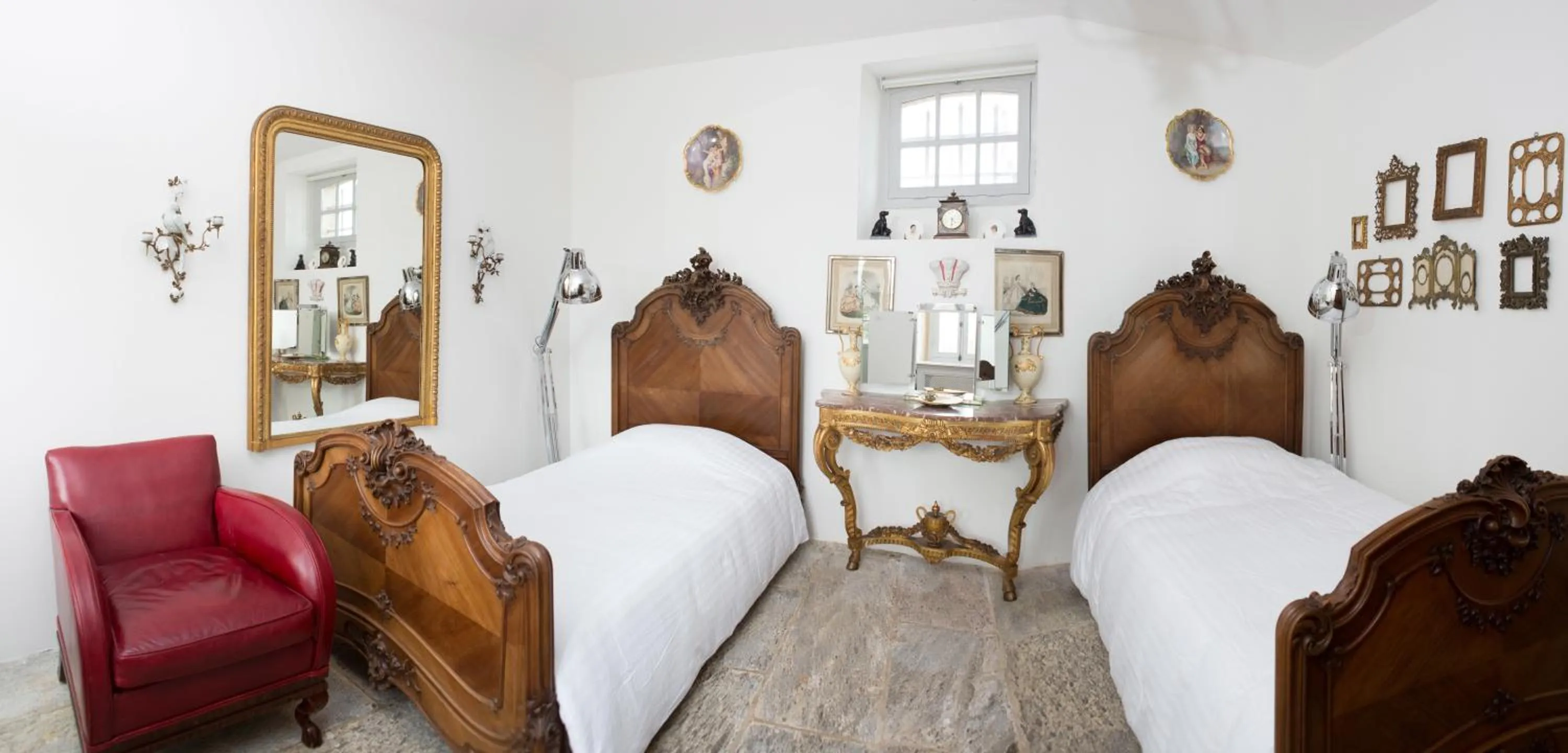 Photo of the whole room in Chateau De La Goujonnerie