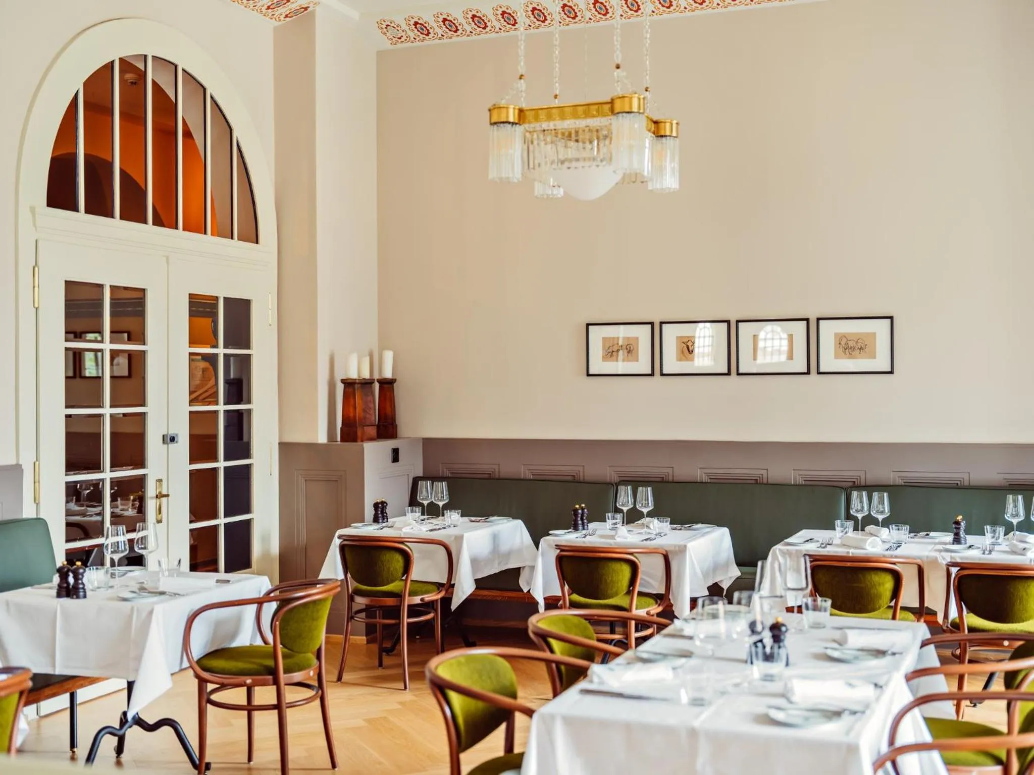Restaurant/places to eat in Grand Hotel Belvedere, a Beaumier Hotel