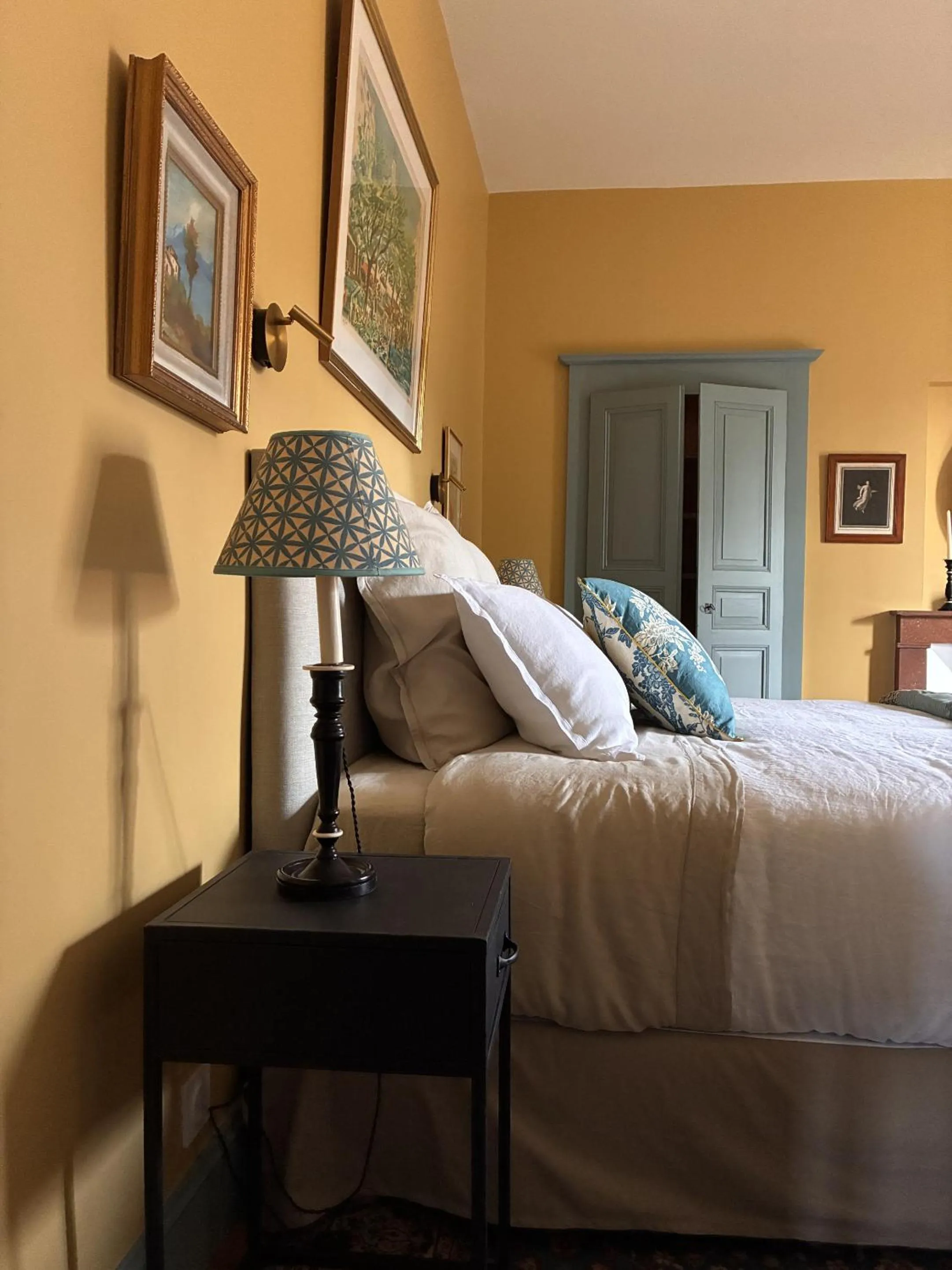 Bedroom, Bed in Maison d'hôtes "Les Tillets"